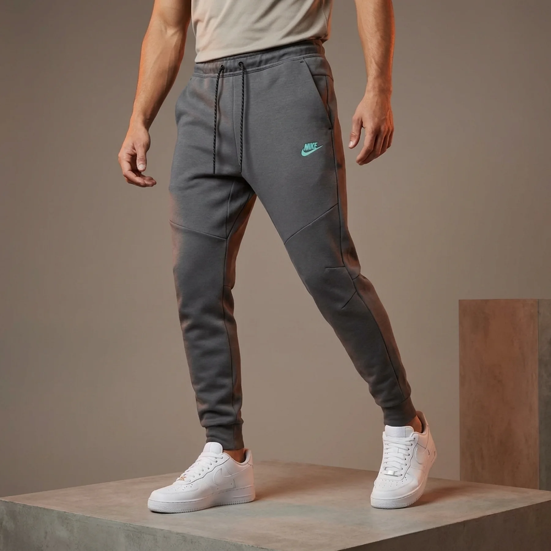 Брюки чоловічі Nike Tech Fleece Grey (HV6513-068)
