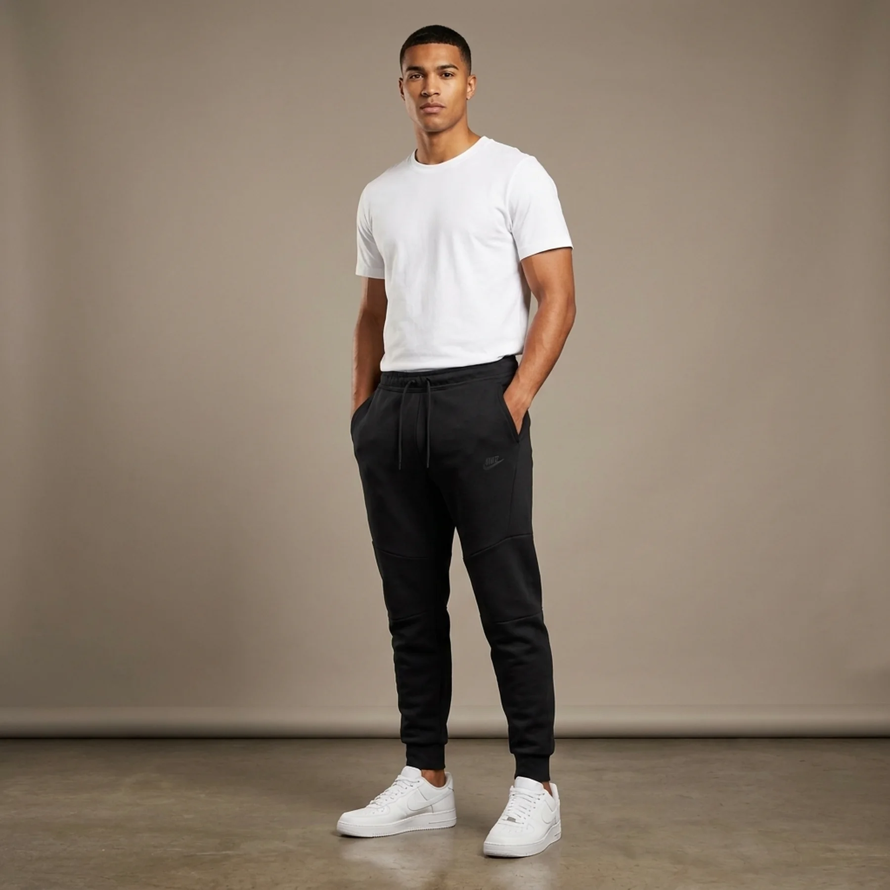 Брюки чоловічі Nike M Nk Tch Flc Gx Jggr (DX0581-010)