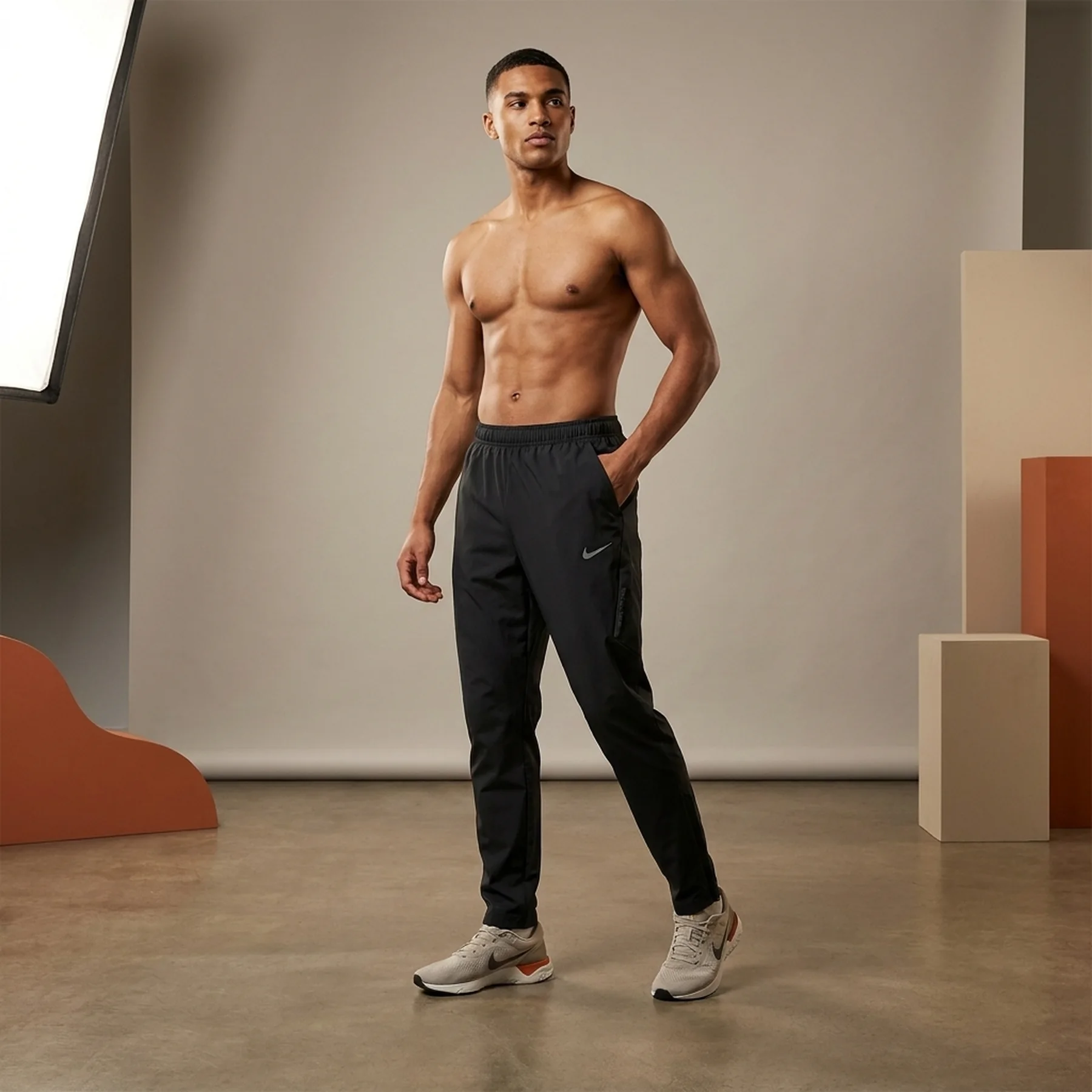 Брюки чоловічі Nike Wvn Taper Pant Black (HJ1997-010)