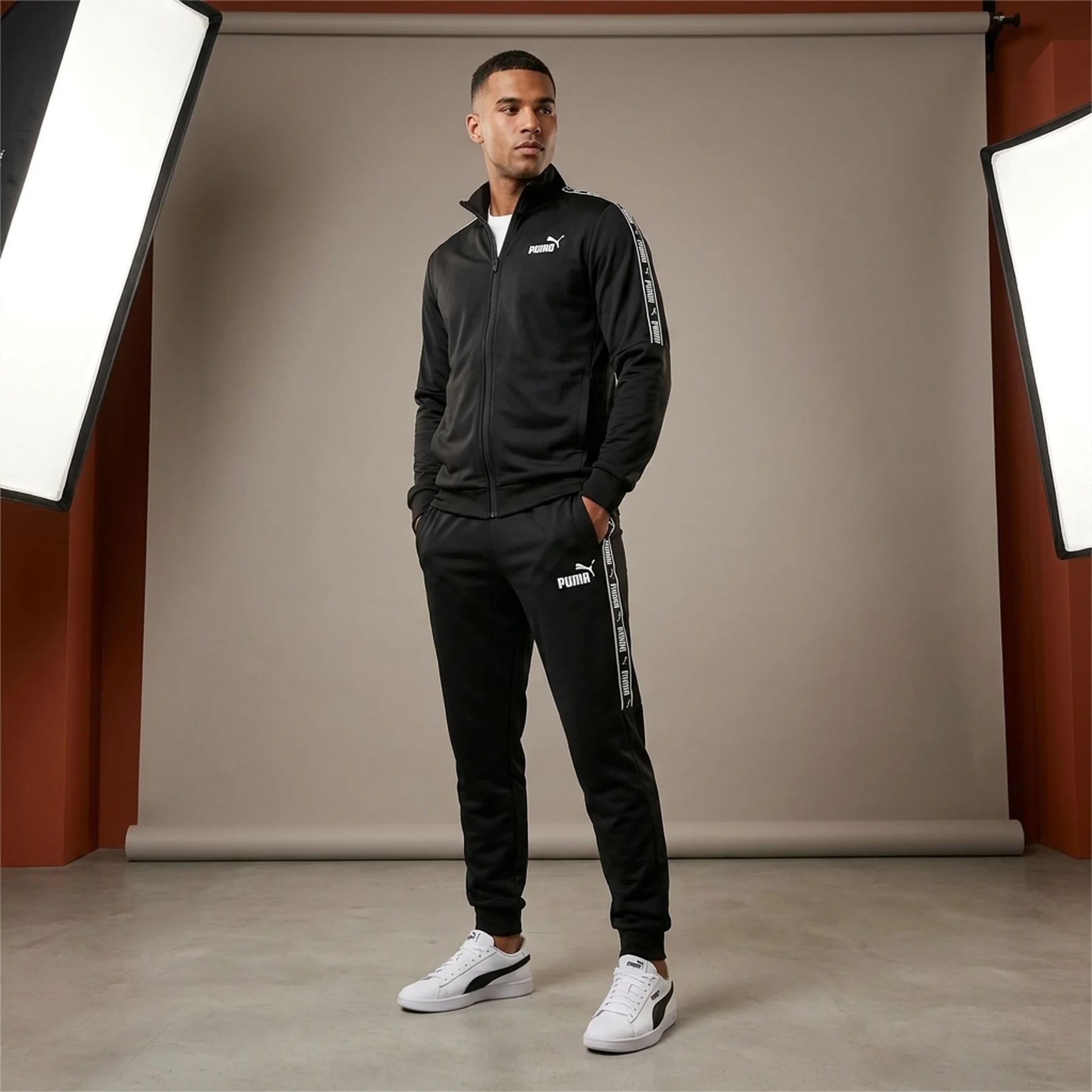 Брюки чоловічі Puma Ess Tape Sweatpants (68468001)