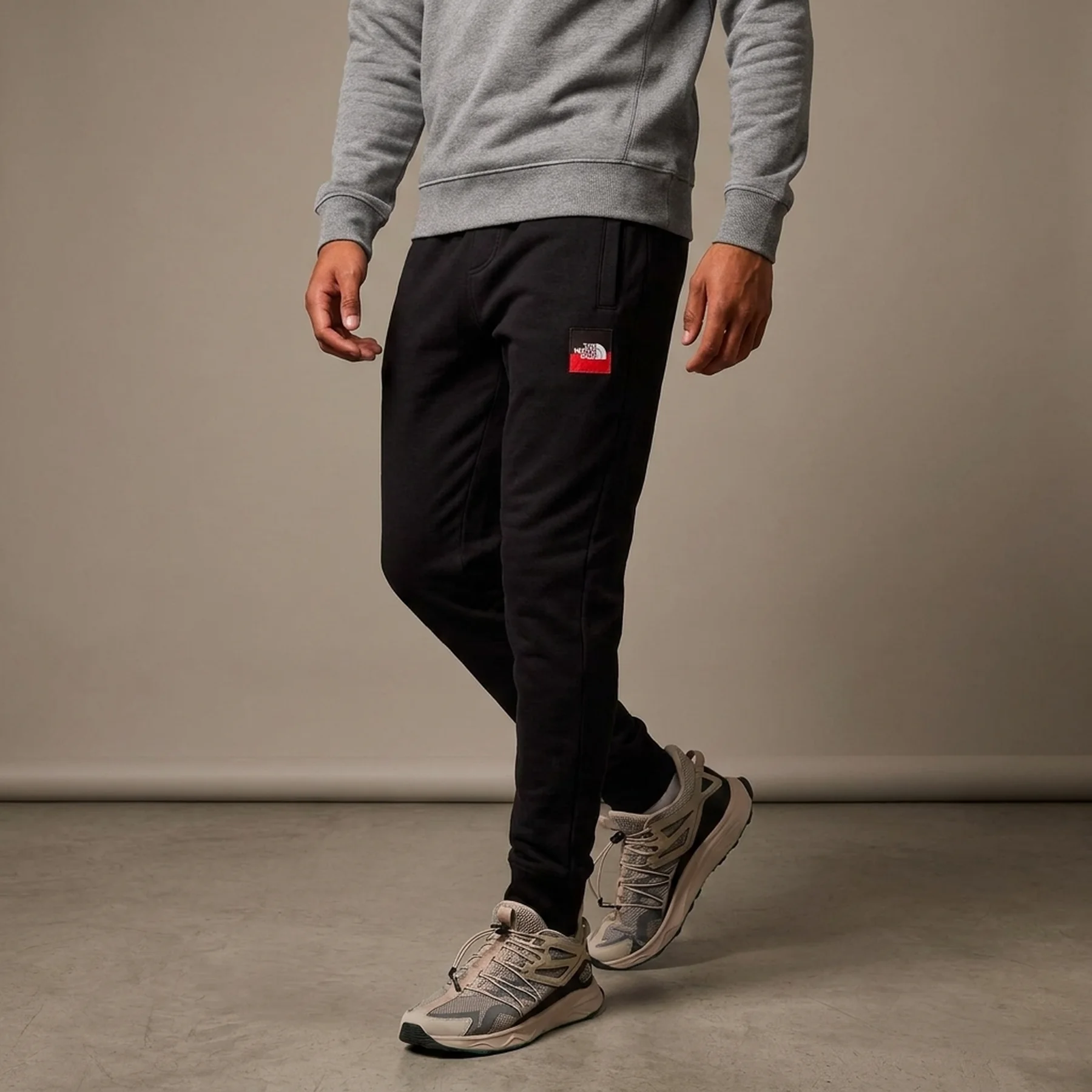 Брюки чоловічі The North Face Box Nse Jogger Black (NF0A7UOAA68)