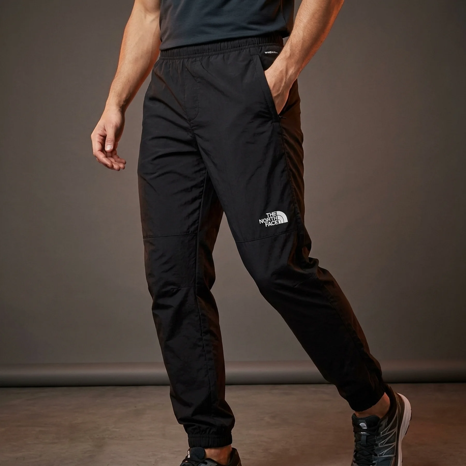 Брюки чоловічі The North Face Easy Wind Pant Tnf Black (NF0A8767JK3)