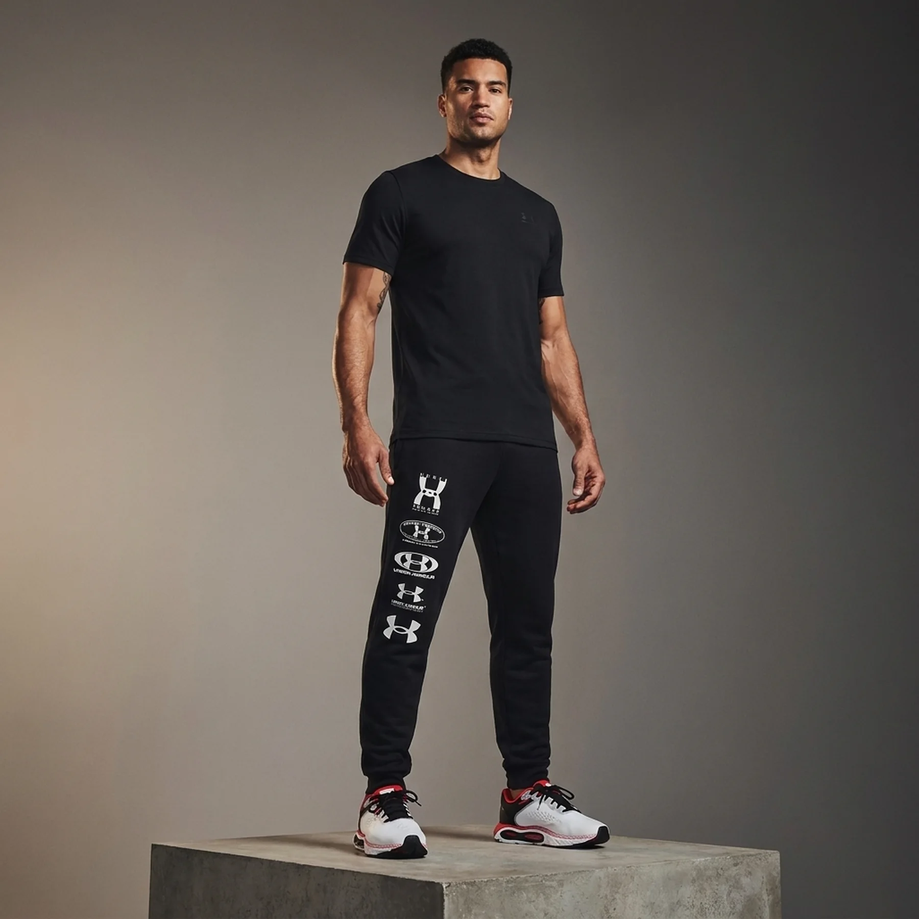 Брюки чоловічі Under Armour Rival Terry 25Th Anniversary Joggers (1361640-001)