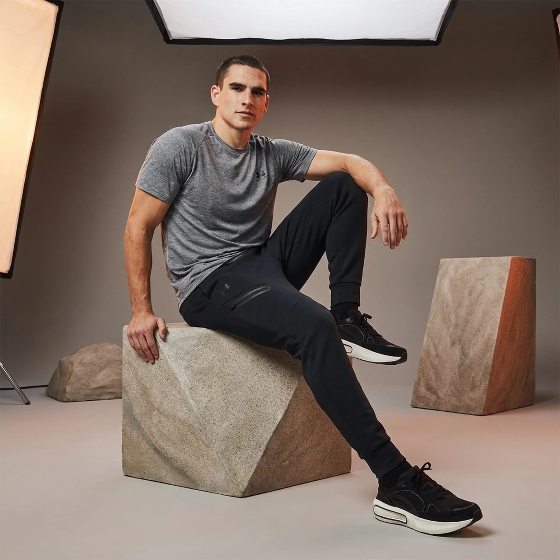 Брюки чоловічі Under Armour Unstoppable Flc Jgr (1389353-001)