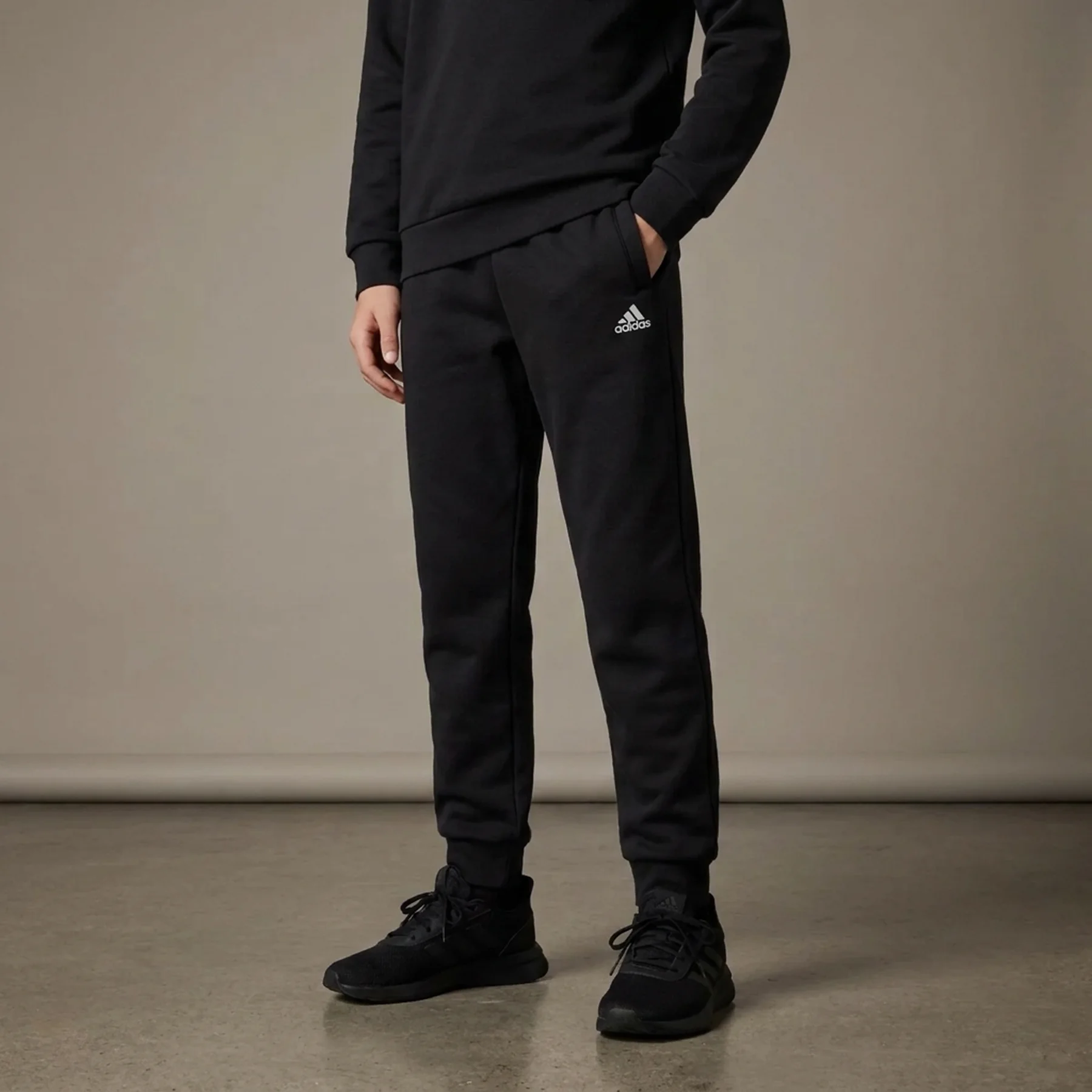 Брюки дитячі Adidas Essentials Small Logo Feel Cozy (IV7311)