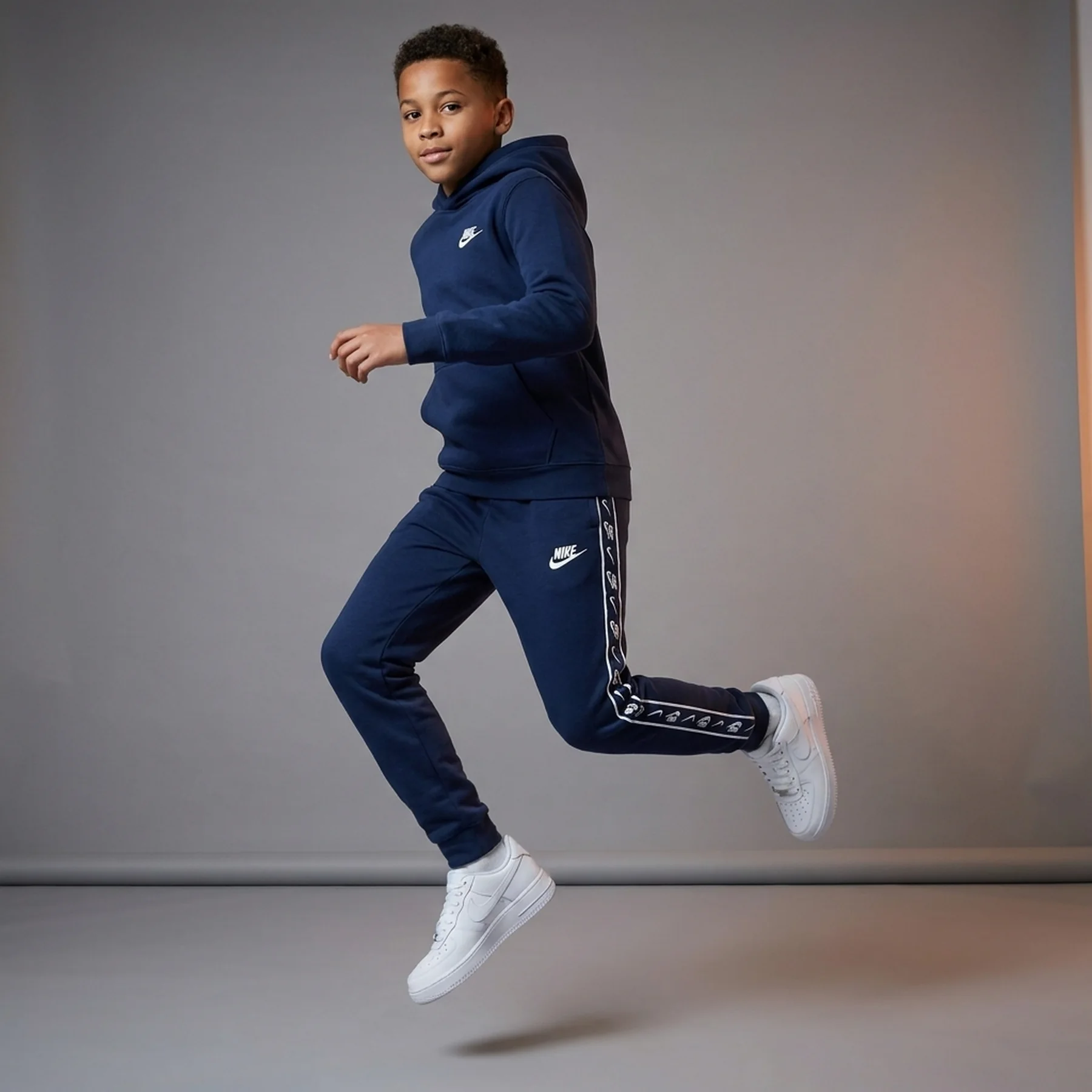 Брюки дитячі Nike Repeat Jogginghose (DD4008-410)