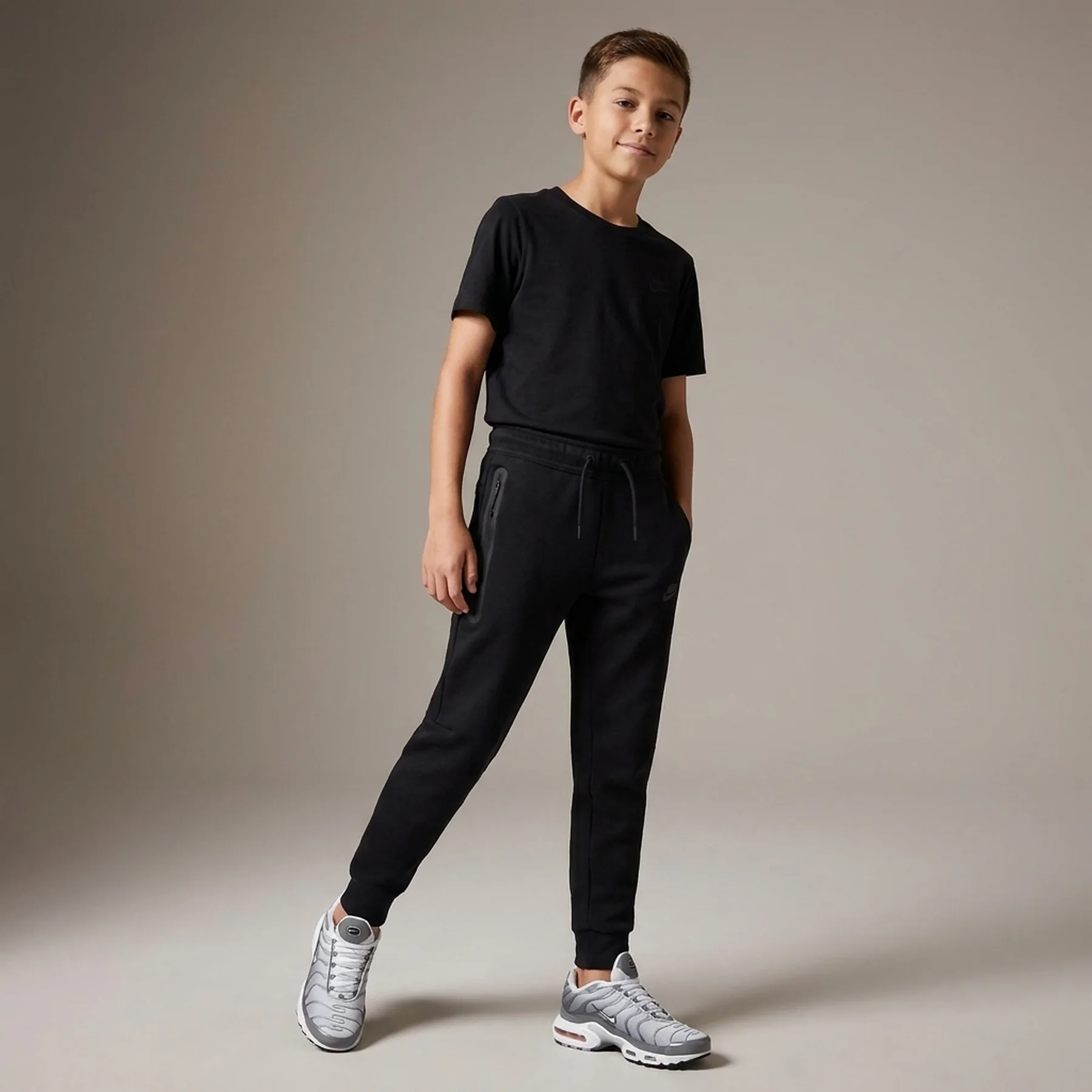 Брюки дитячі Nike Sportswear Tech Fleece (FD3287-010)