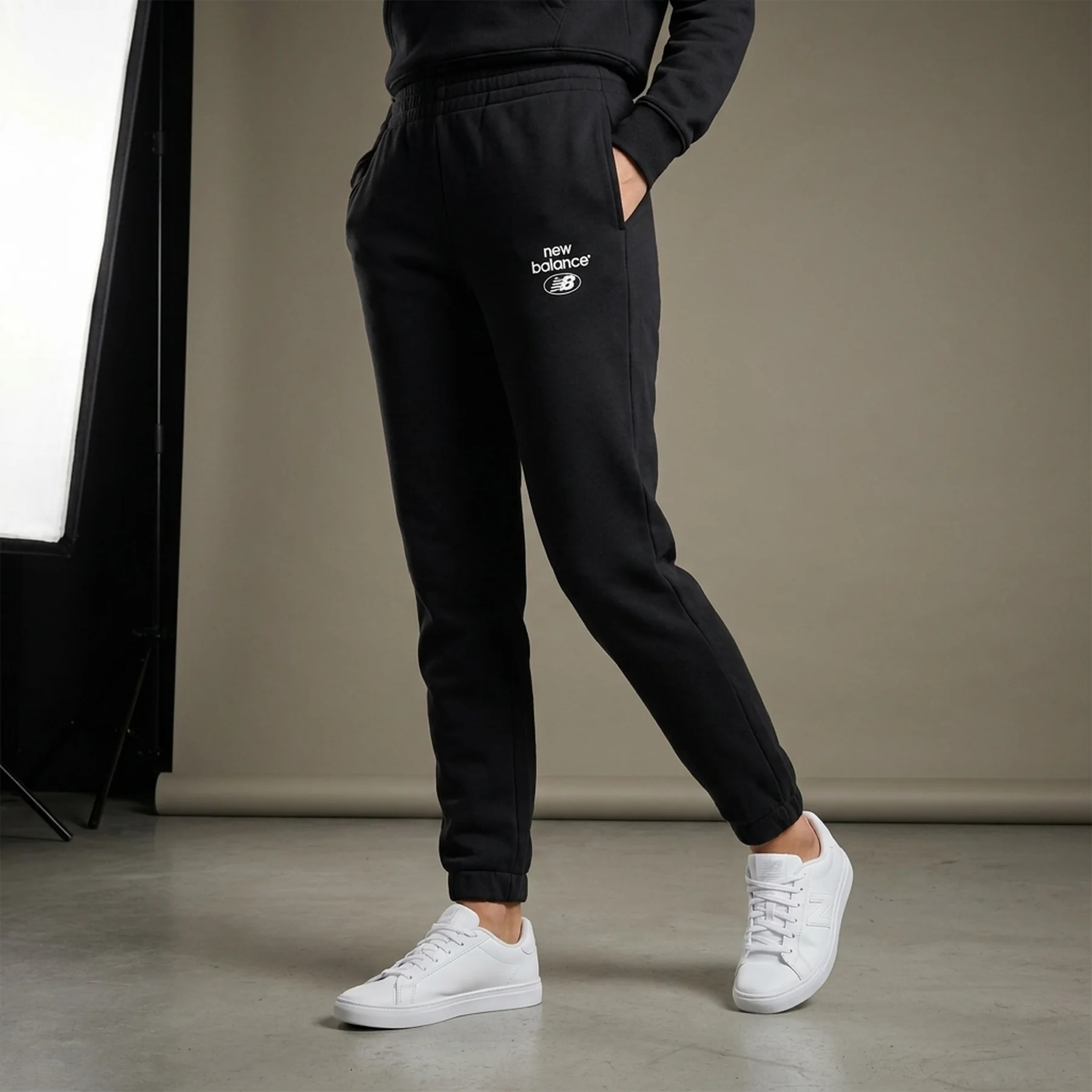 Брюки унісекс New Balance Essentials Reimagined Archive (YP31508BK)