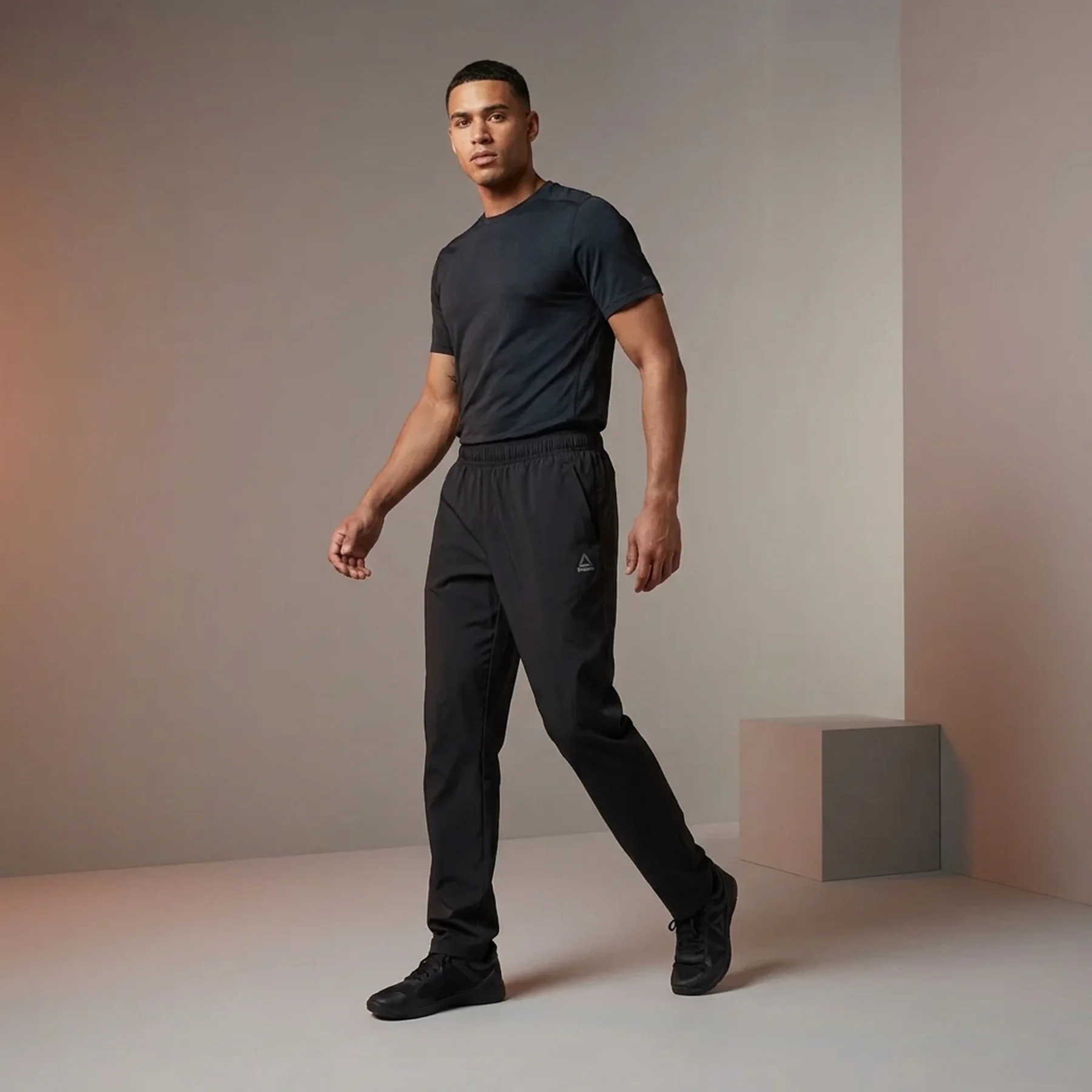 Брюки унісекс Reebok Essentials Woven (CY4867)