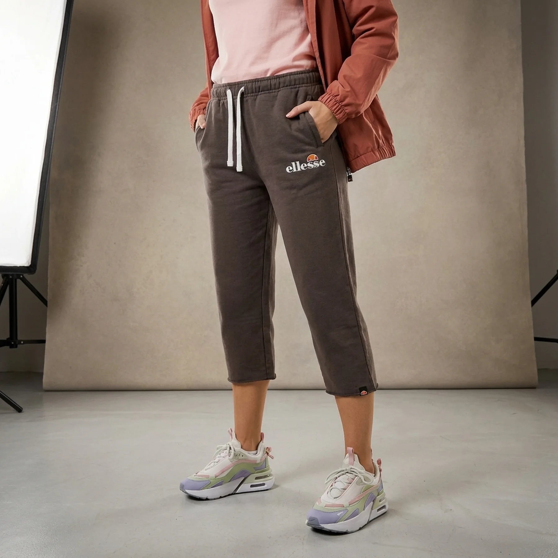 Брюки жіночі Ellesse Taran Cropped Jog Pant (SGM14012-BLACK)