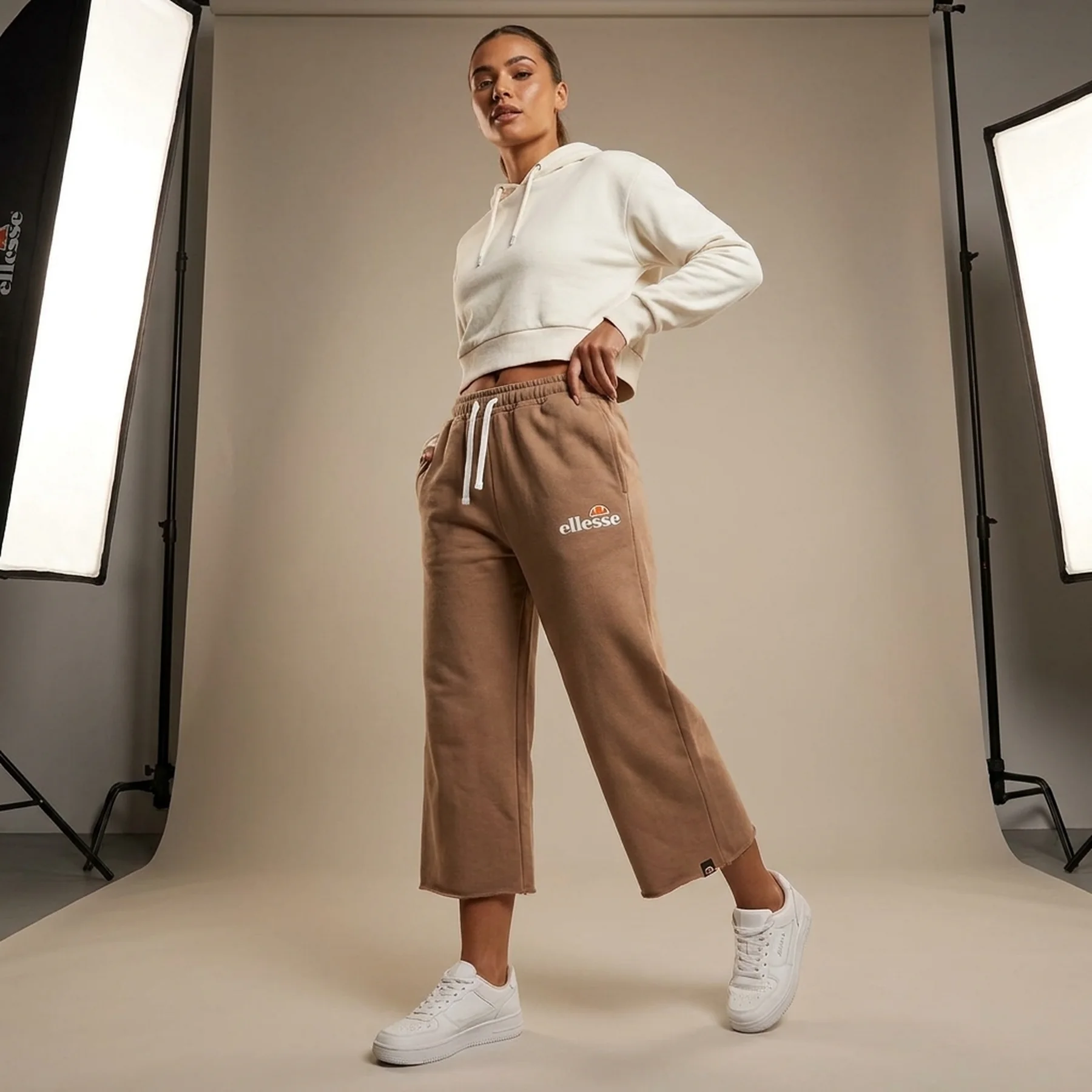 Брюки жіночі Ellesse Taran Cropped Jog Pant (SGM14012-BROWN)