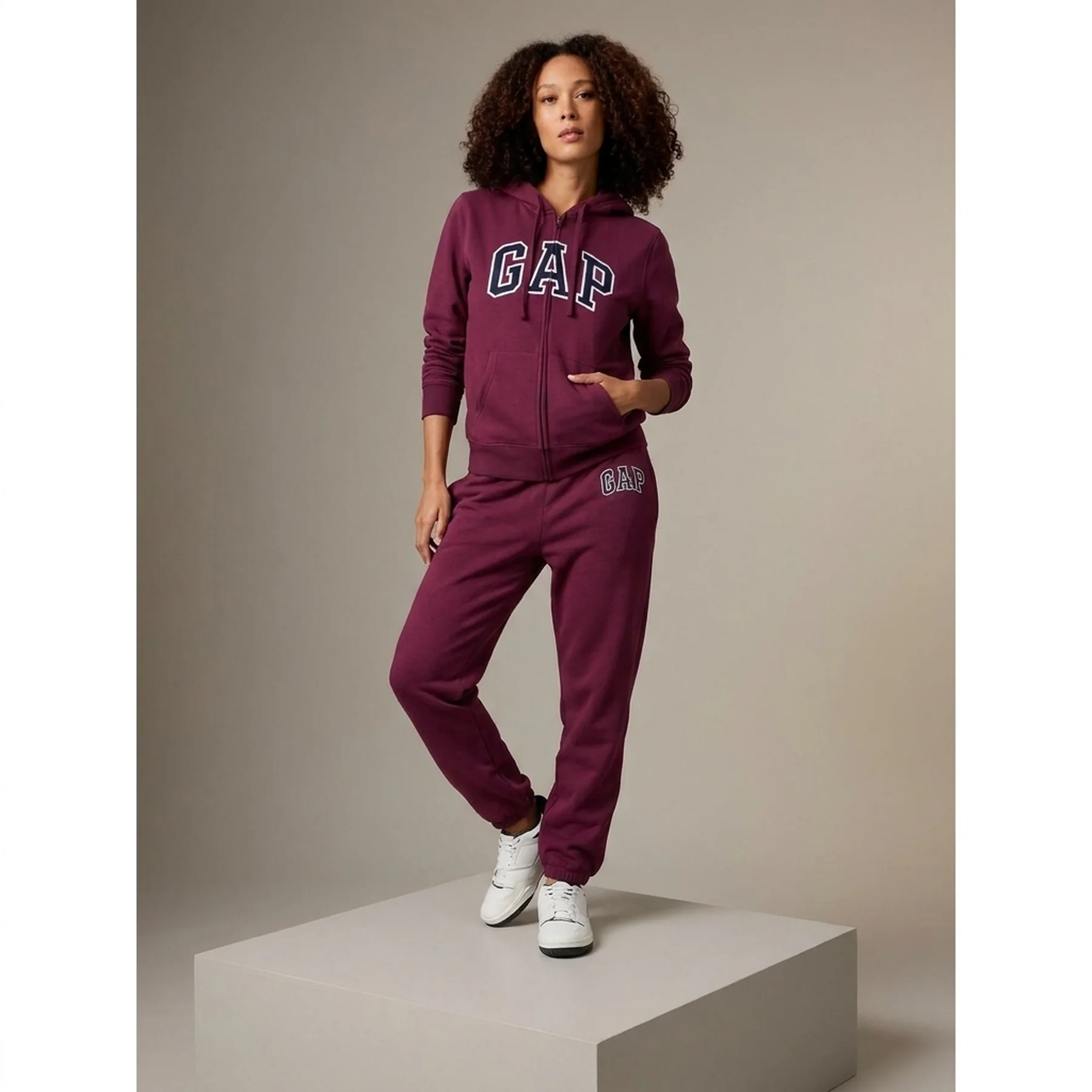 Брюки жіночі Gap Gap Regular Fit Bordo (463492-03)