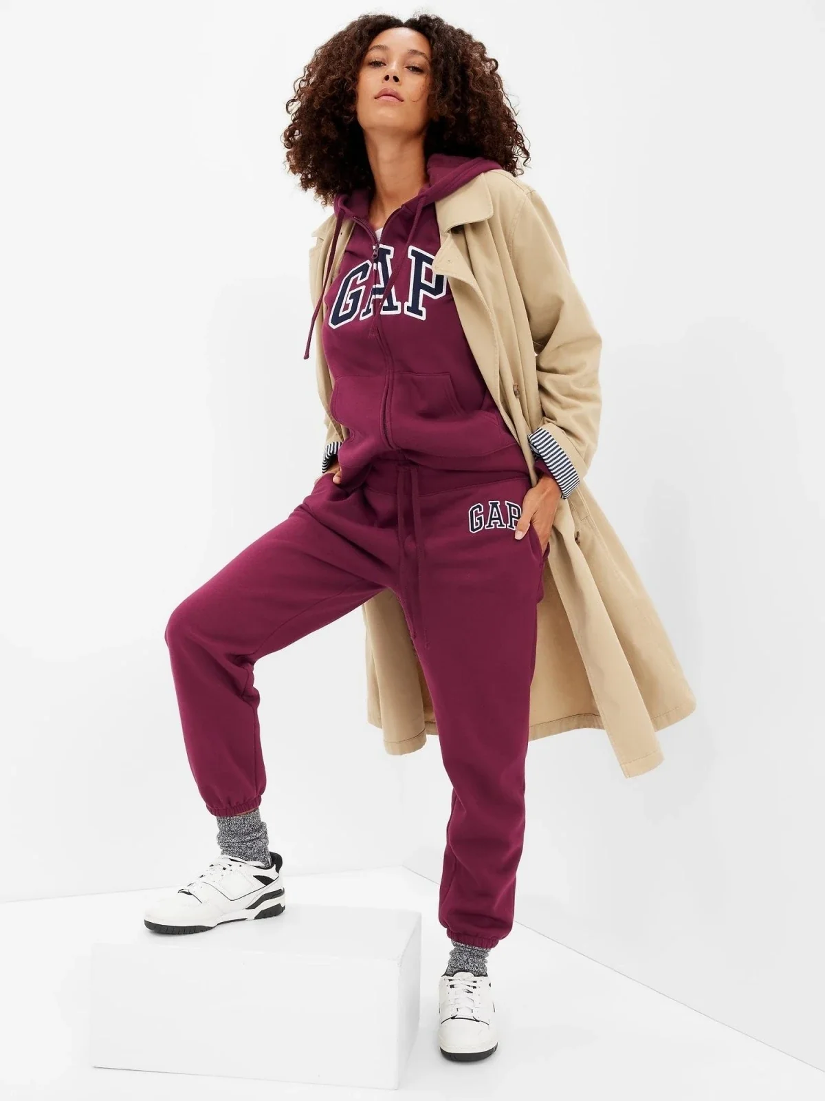Брюки жіночі Gap Gap Regular Fit Bordo (463492-03)