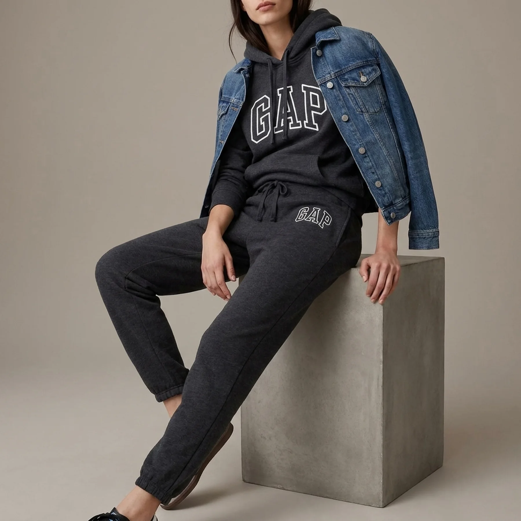 Брюки жіночі Gap Gap Regular Fit Grey (463492-05)