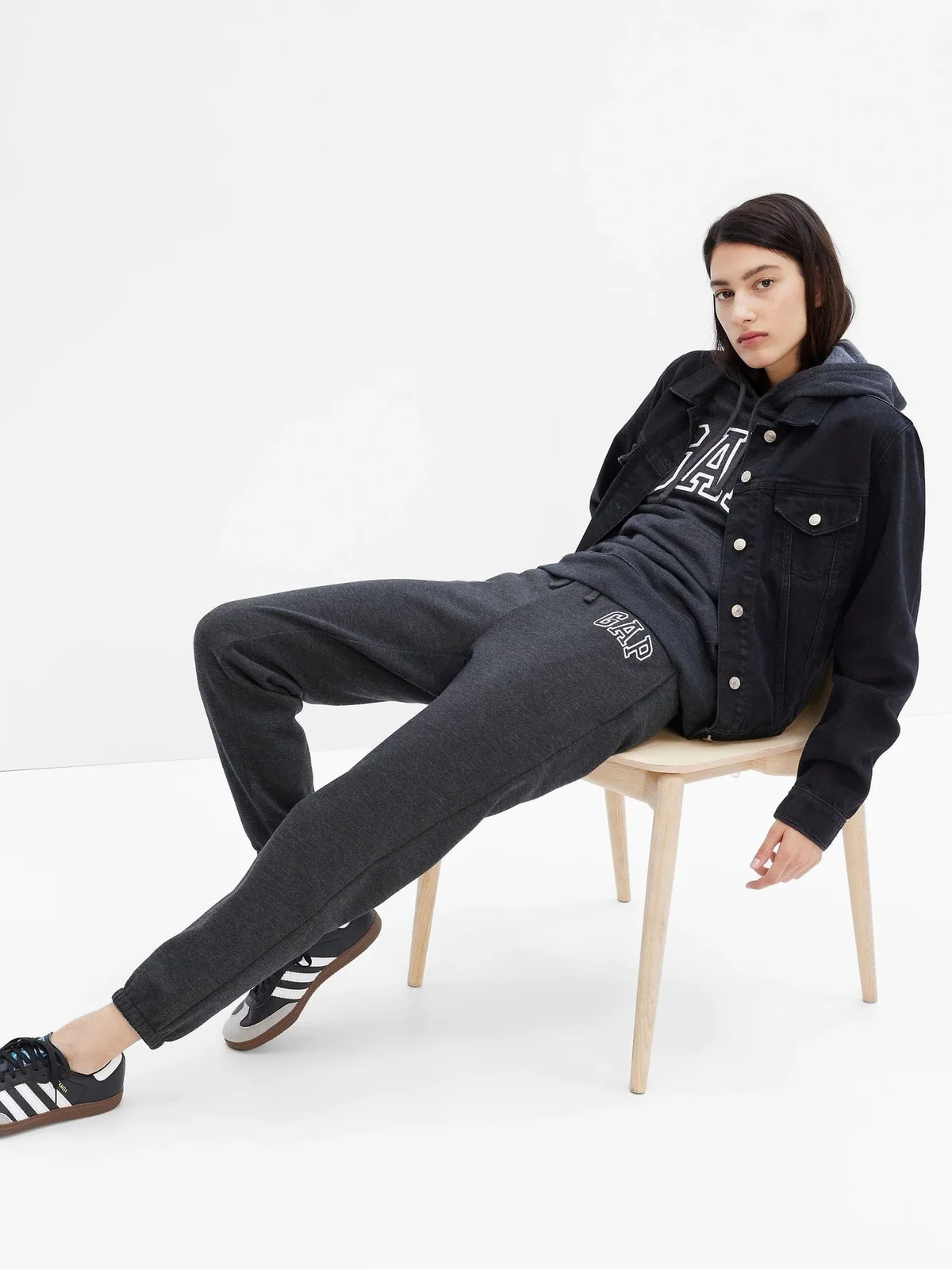 Брюки жіночі Gap Gap Regular Fit Grey (463492-05)