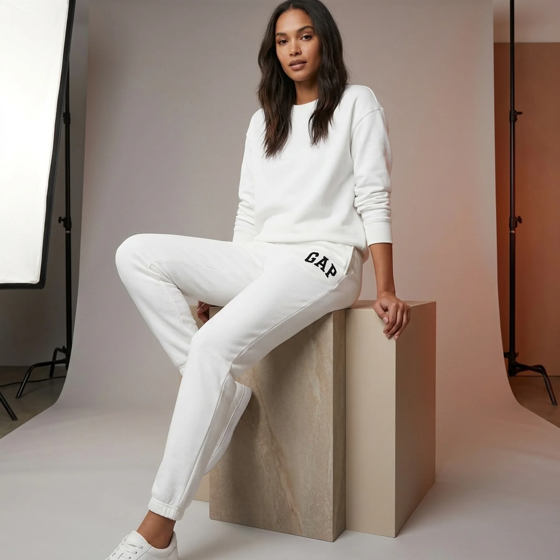 Брюки жіночі Gap Logo Jogger Sweatpants White (463492-18)