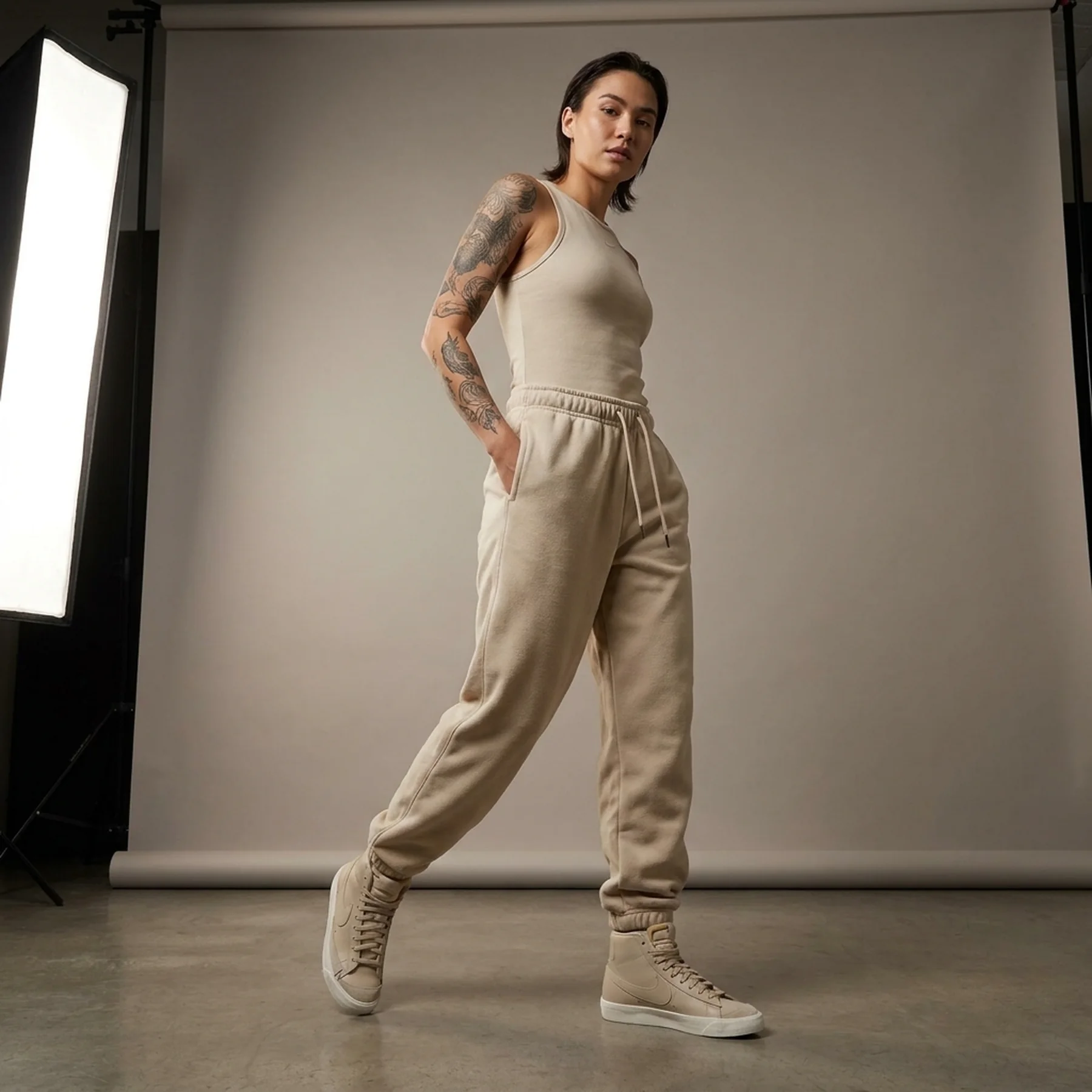 Брюки жіночі Nike Billie Eilish Fleece Trousers Beige (DQ7752-202)