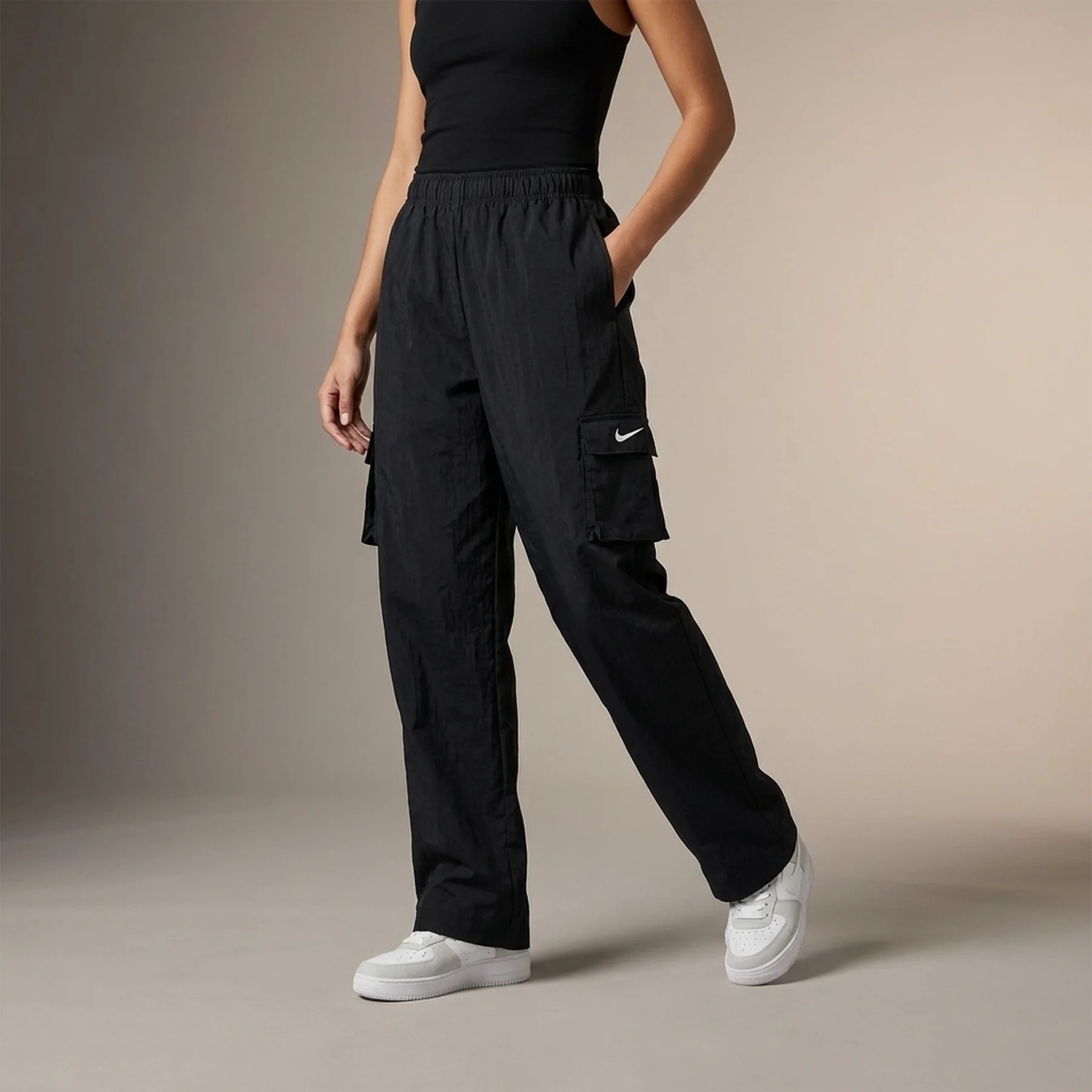 Брюки жіночі Nike High-Rise Woven Cargo Pants (DO7209-010)