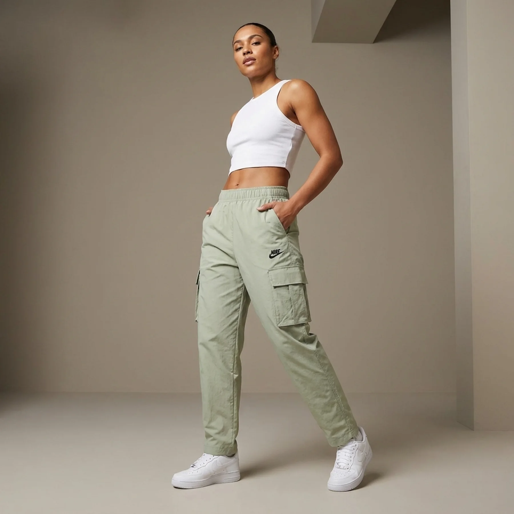 Брюки жіночі Nike High-Rise Woven Cargo Pants (DO7209-386)