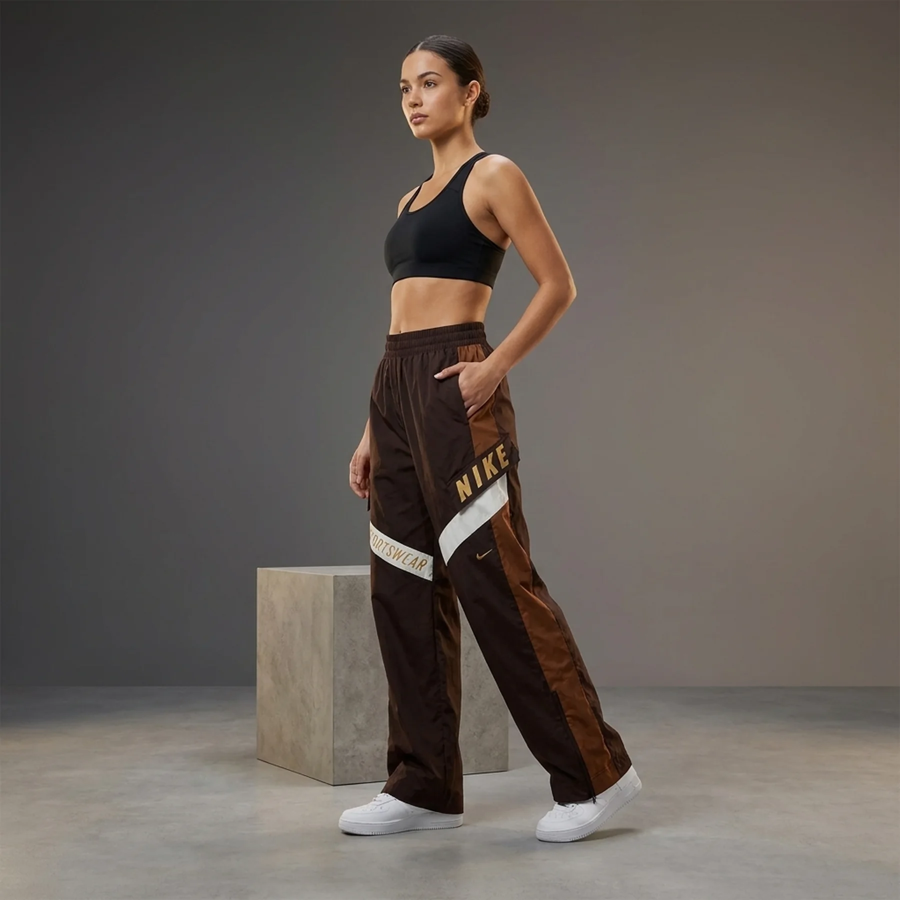 Брюки жіночі Nike High-Waisted Trousers (HF5957-220)