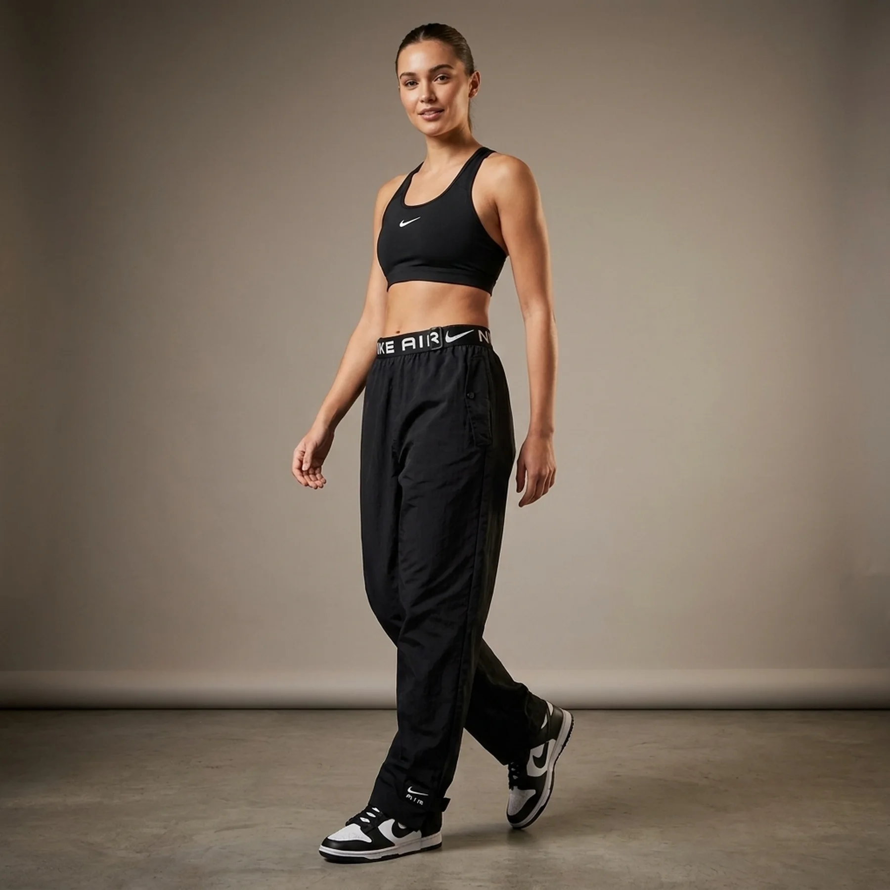 Брюки жіночі Nike Nsw Air High-Rise Woven Black (FB8084-010)