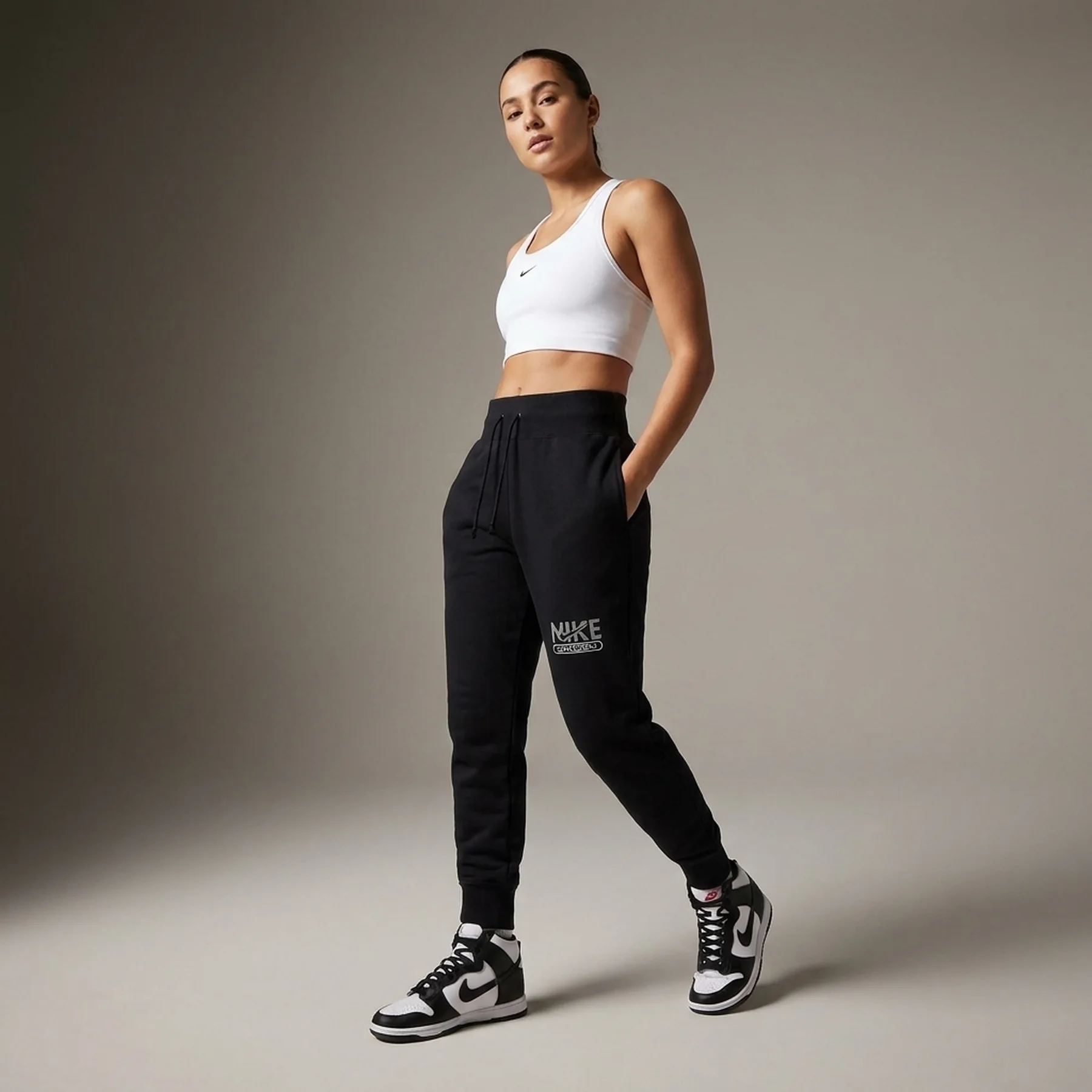 Брюки жіночі Nike Sportswear Swoosh Fleece Jogger (DR5615-010)