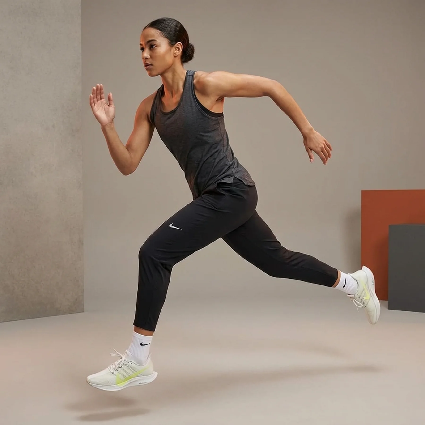 Брюки жіночі Nike Running Trousers Pants (DM1561-010)
