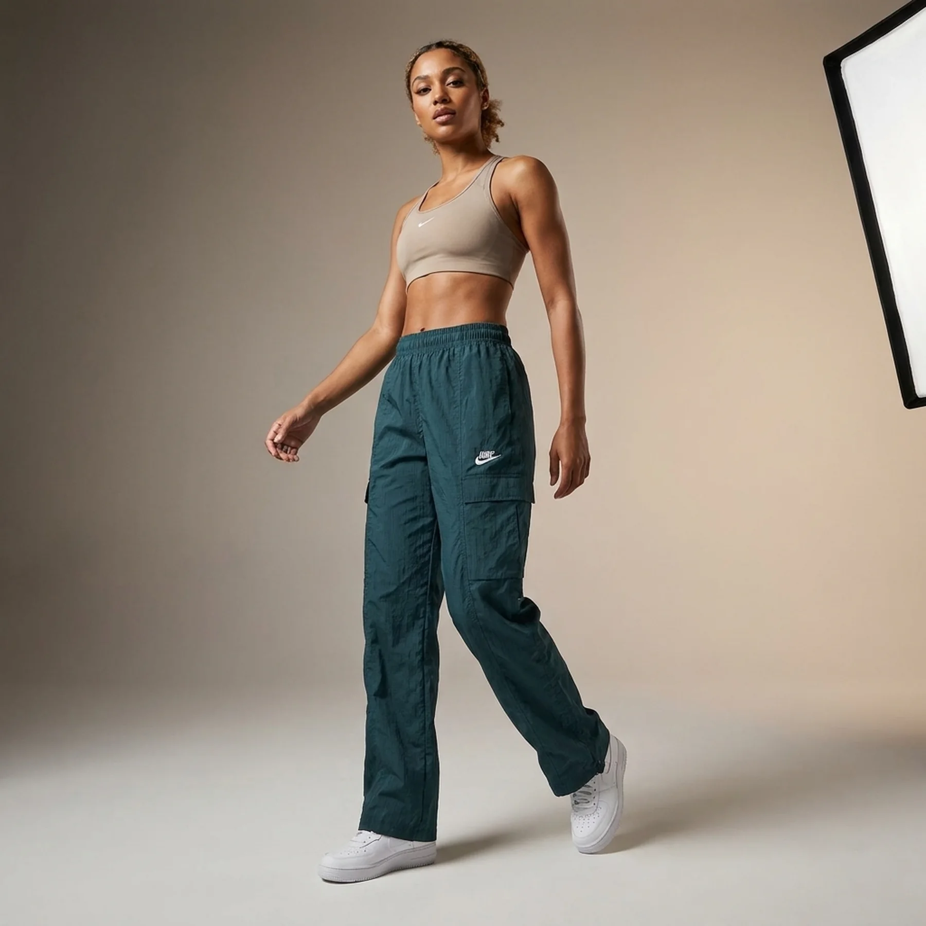 Брюки жіночі Nike Sportswear Cargo (FN7696-328)