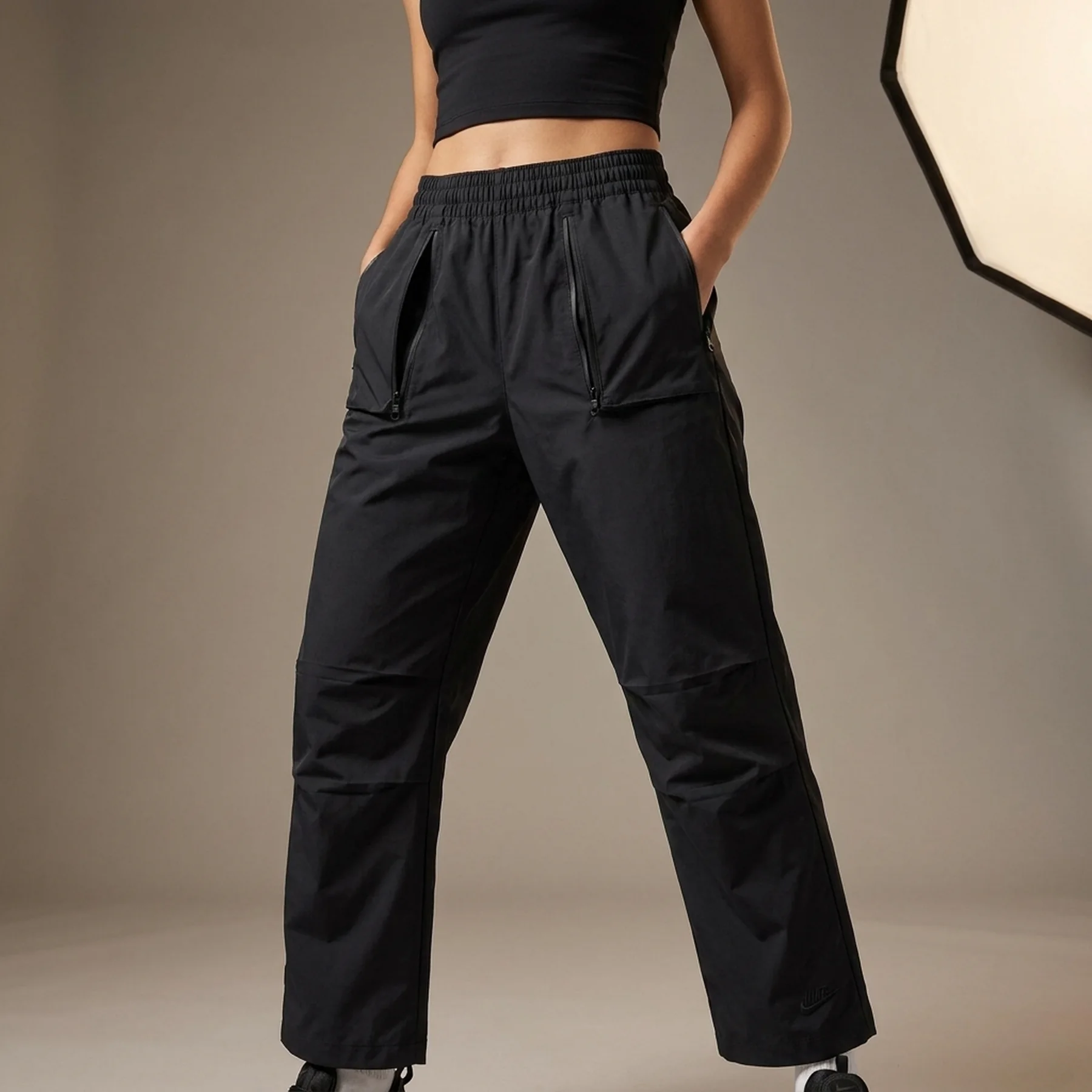 Брюки жіночі Nike Sportswear Dri-Fit Tech Pack Mid-Rise Woven Pants Black (DQ6659-010)
