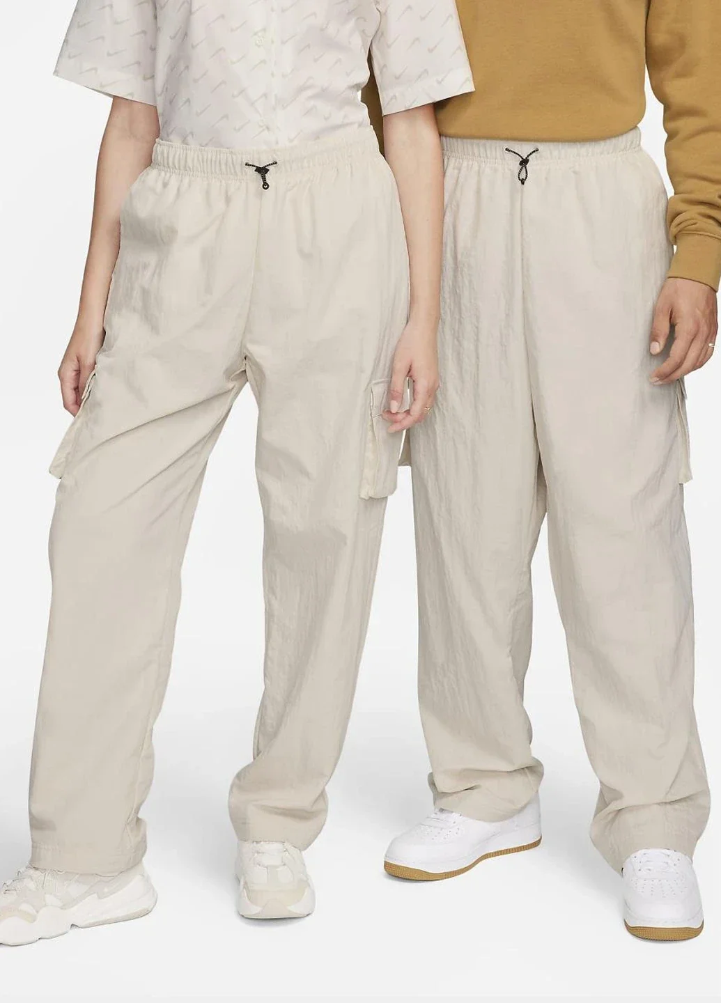 Брюки жіночі Nike Sportswear Essential (DO7209-104)