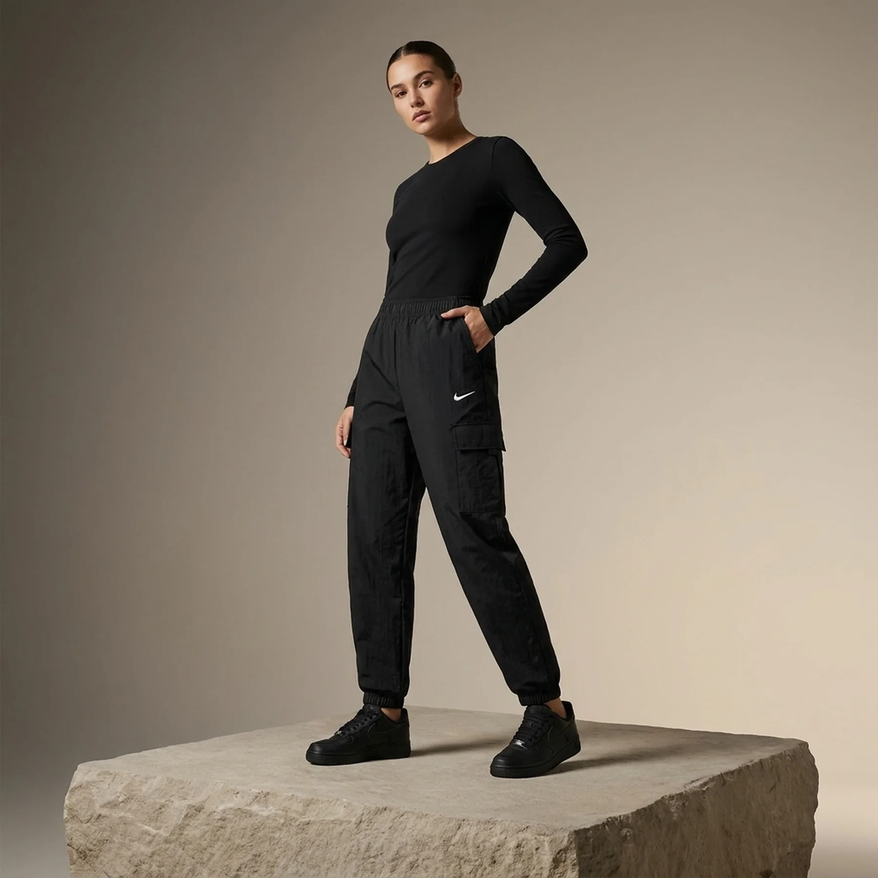 Брюки жіночі Nike Sportswear Everything Woven (HM6976-010)
