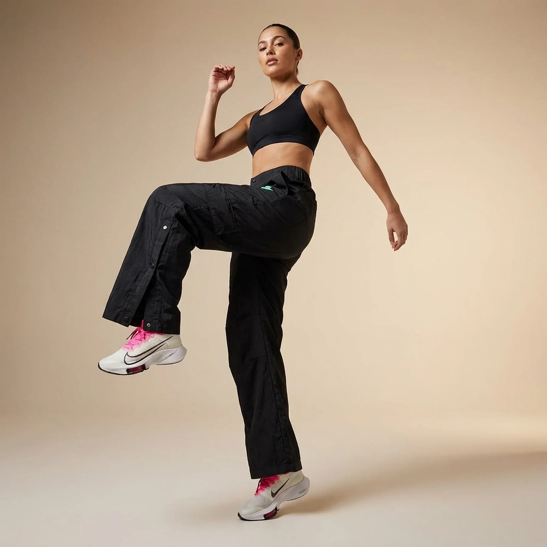 Брюки жіночі Nike Sportswear (FJ4934-010)
