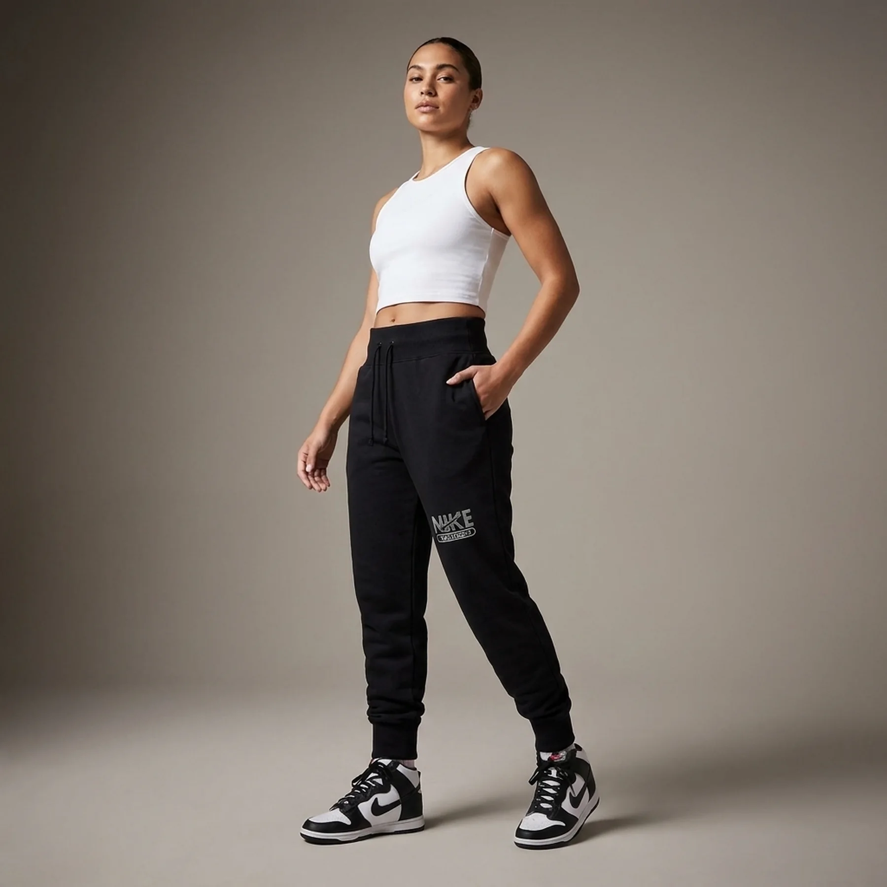 Брюки жіночі Nike Sportswear Swoosh Fleece Jogger (DR5615-010)