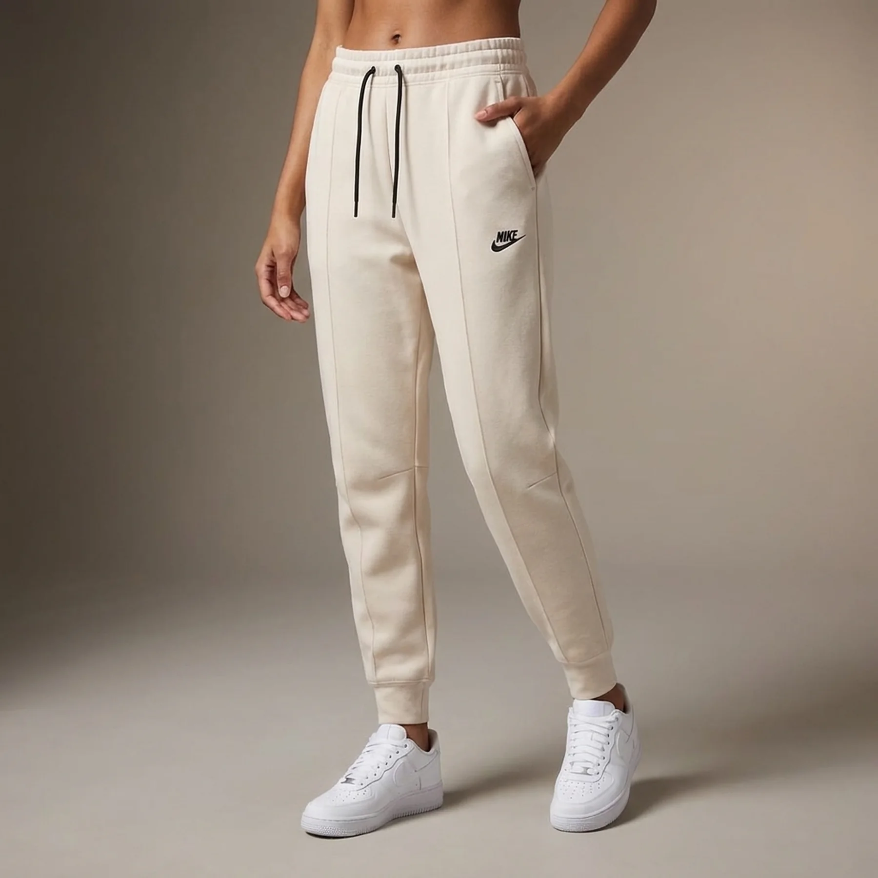 Брюки жіночі Nike Sportswear Tech Fleece (HJ5479-104)
