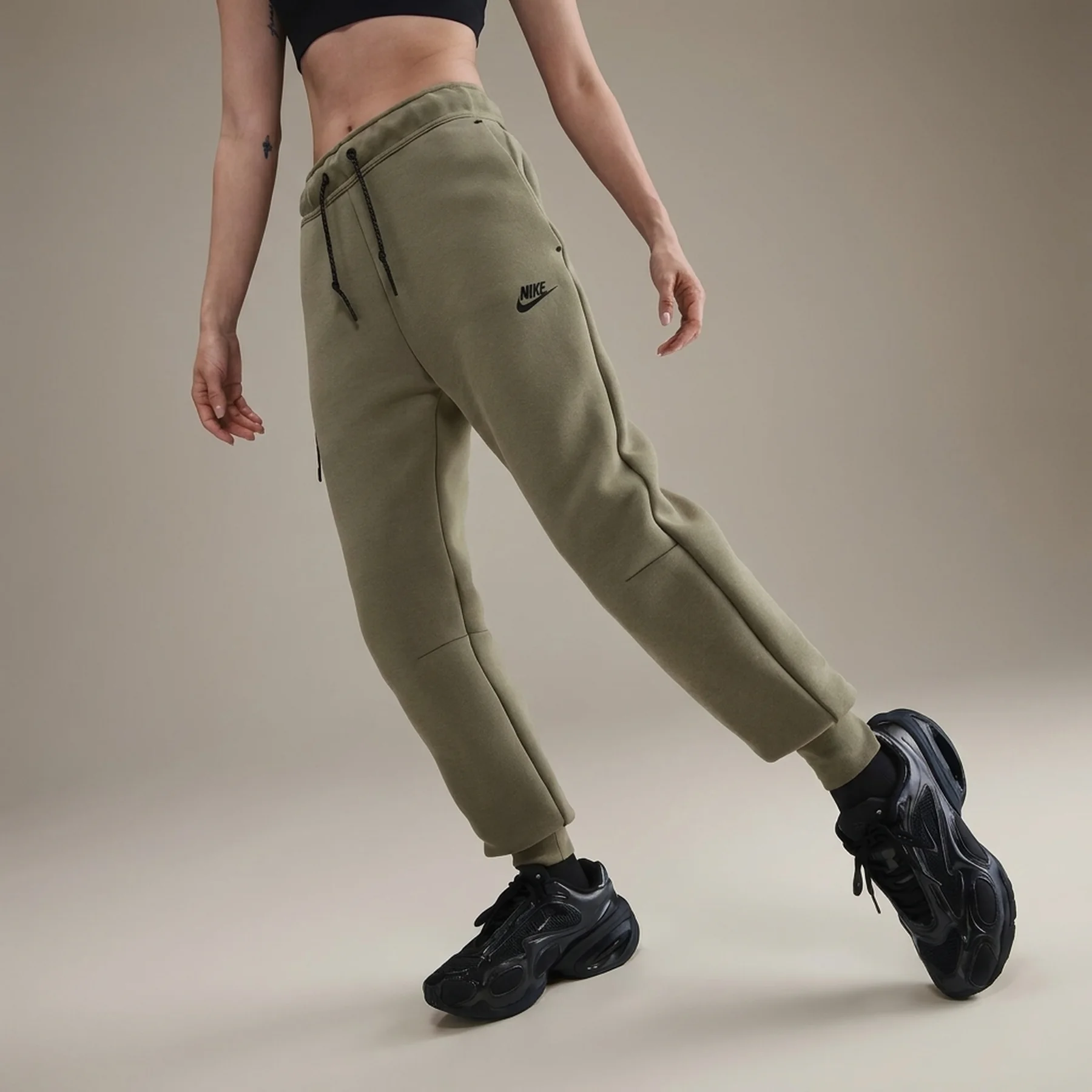 Брюки жіночі Nike Sportswear Tech Fleece Olive (HV6779-320)