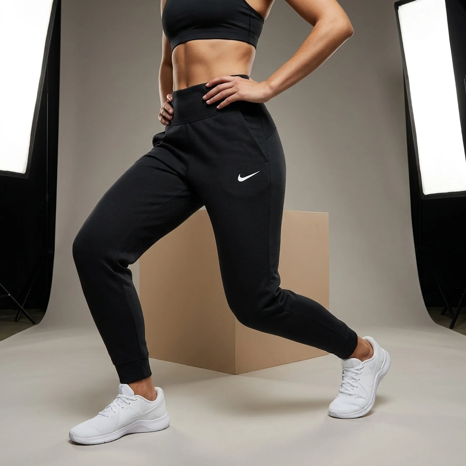 Брюки жіночі Nike Therma-Fit One High-Waisted 7/8 Joggers (FB5431-010)