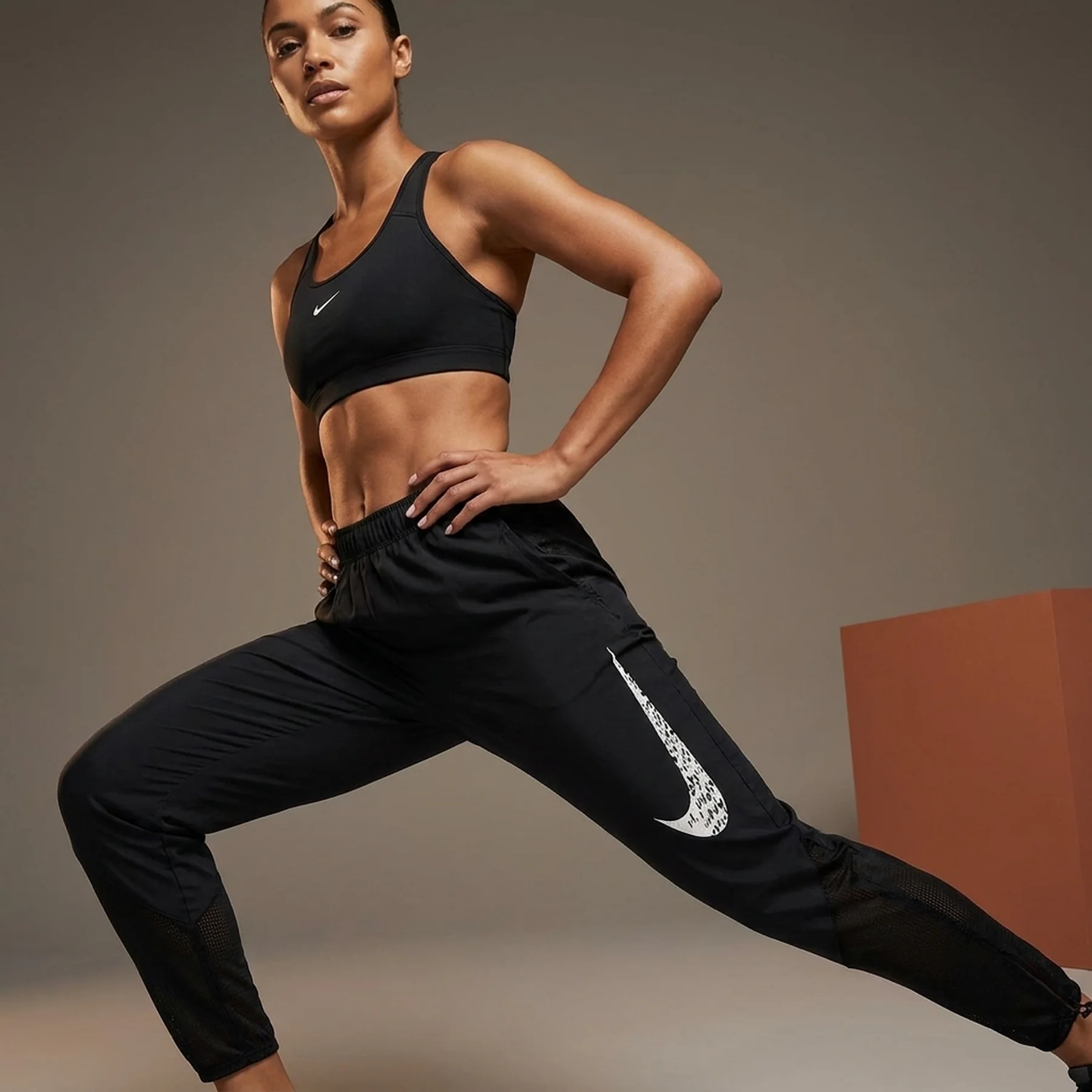 Брюки жіночі Nike W Nk Df Swoosh Run Pant (DM7771-010)