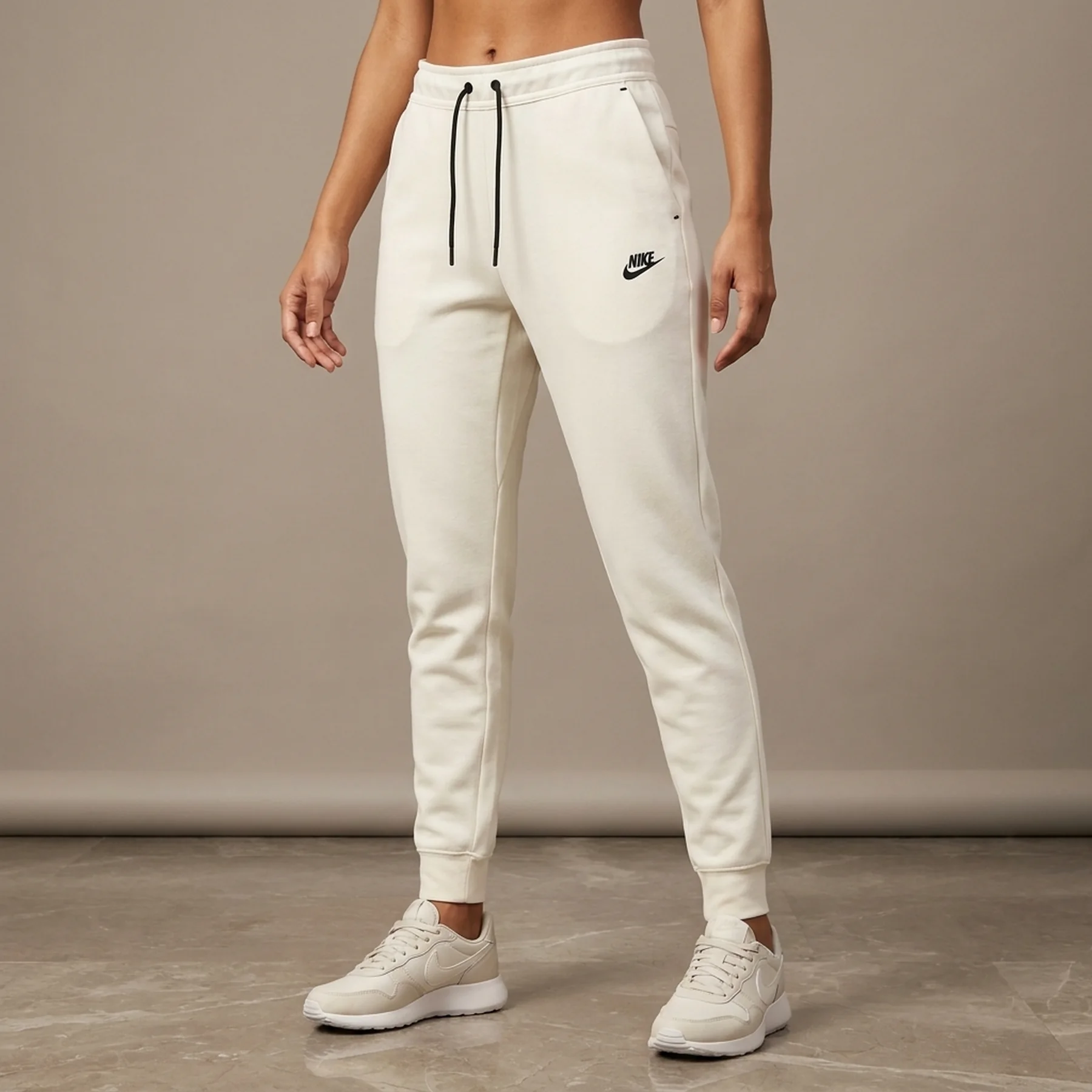 Брюки жіночі Nike W Nsw Tech Fleece Mr Jggr (FB8330-110)