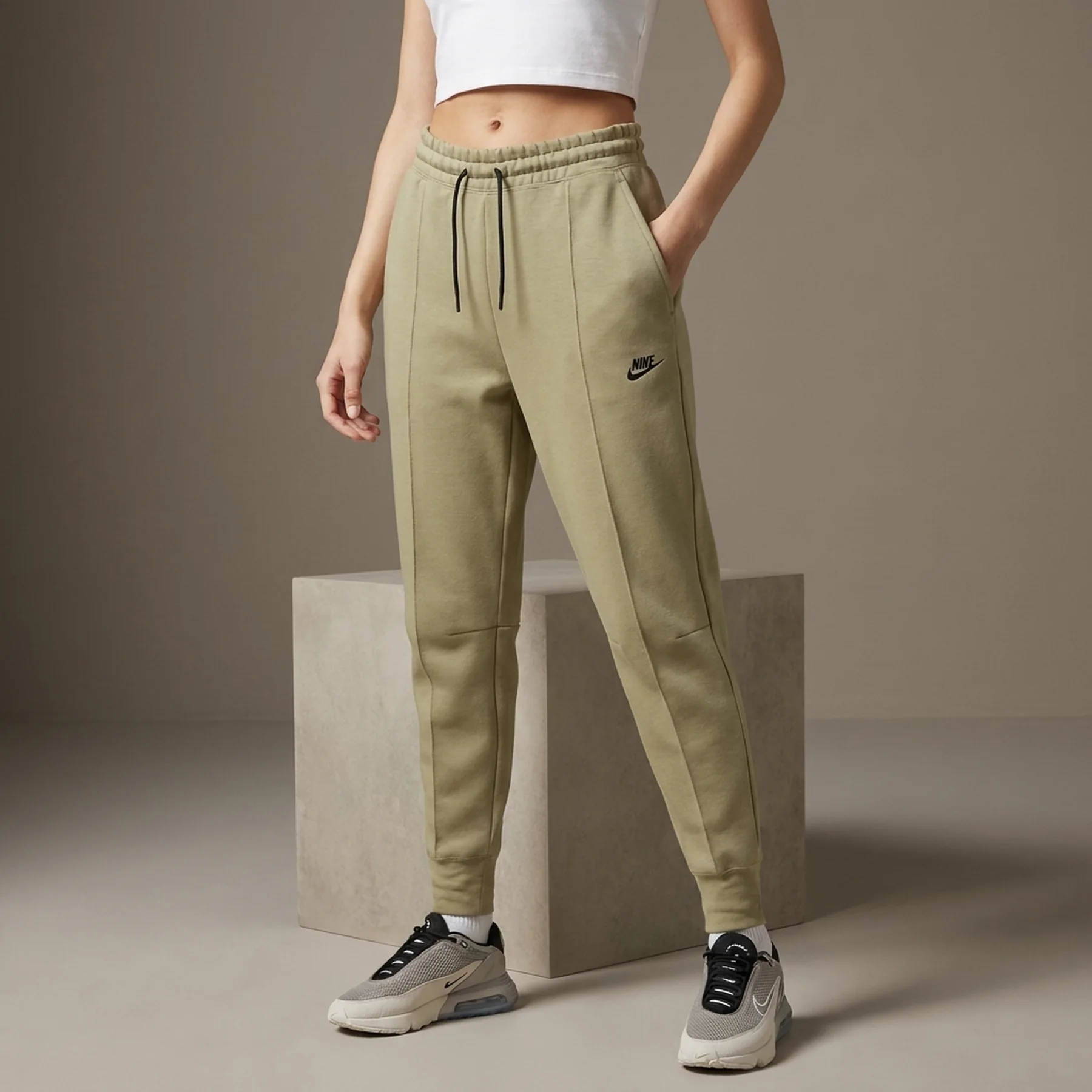 Брюки жіночі Nike W Nsw Tech Fleece Mr Jggr (FB8330-276)
