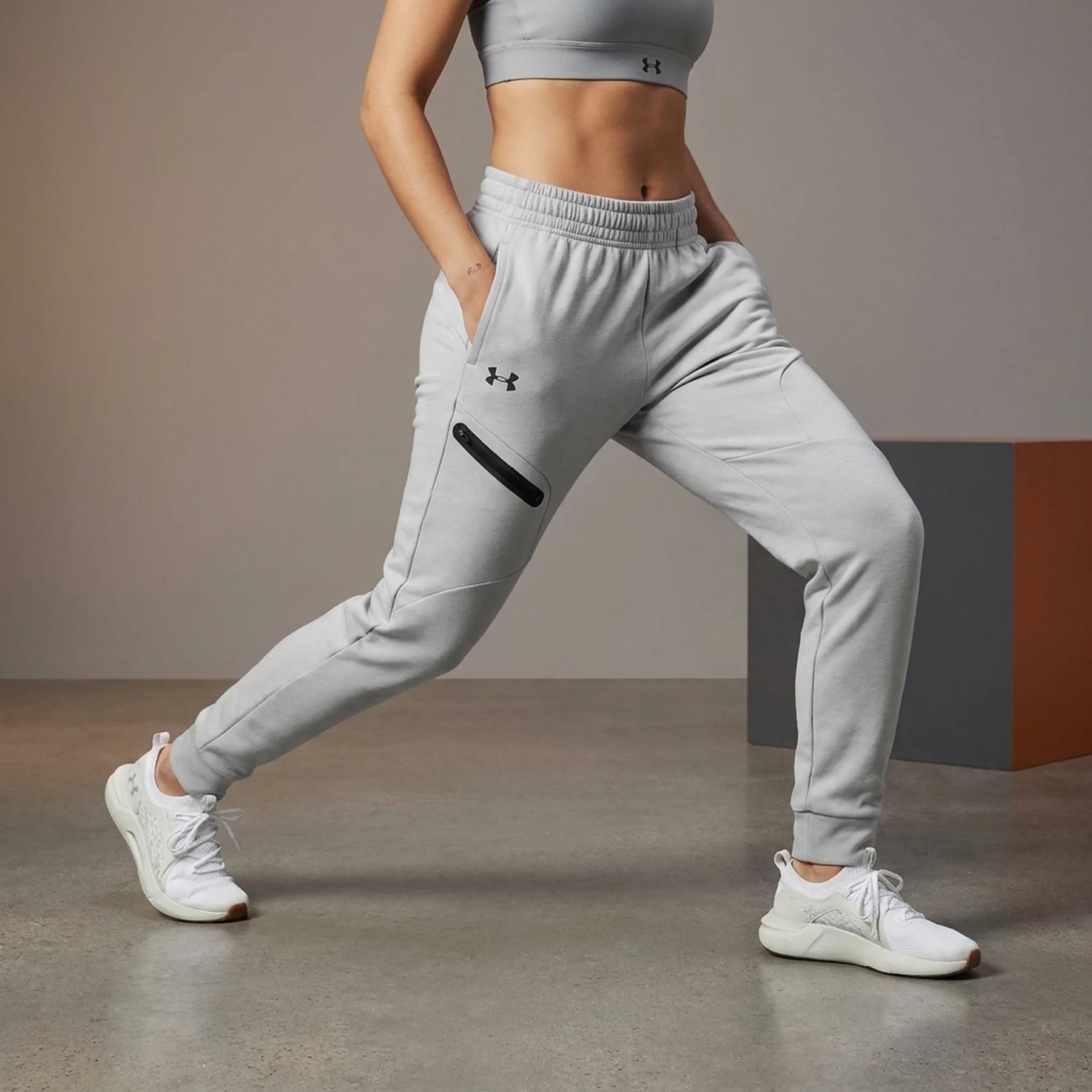 Брюки жіночі Under Armour Unstoppable Flc Fz (1379846-011)
