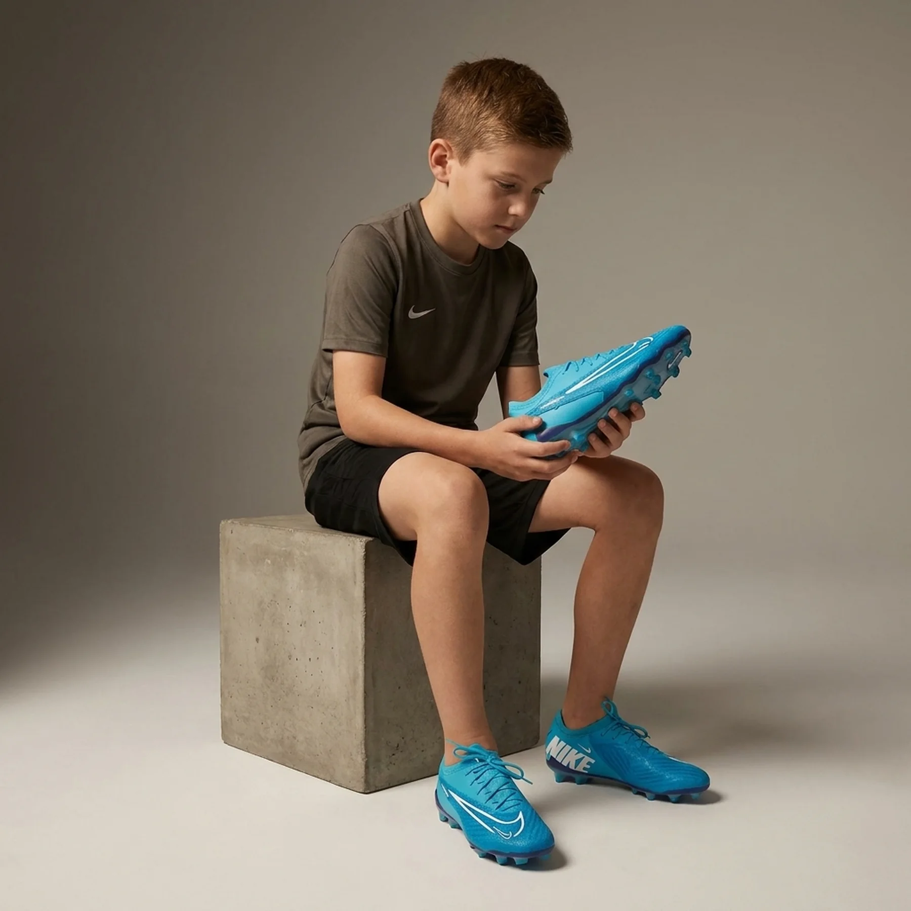 Бутси чоловічі Nike Jr Phantom Gx Ii (FJ2557-400)