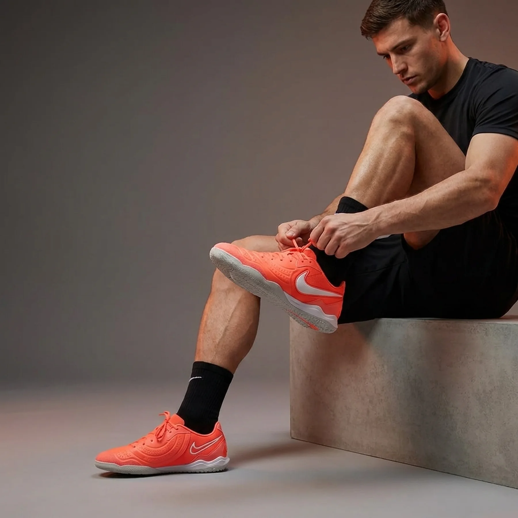 Бутси чоловічі Nike Legend 10 Academy Ic (DV4341-800)
