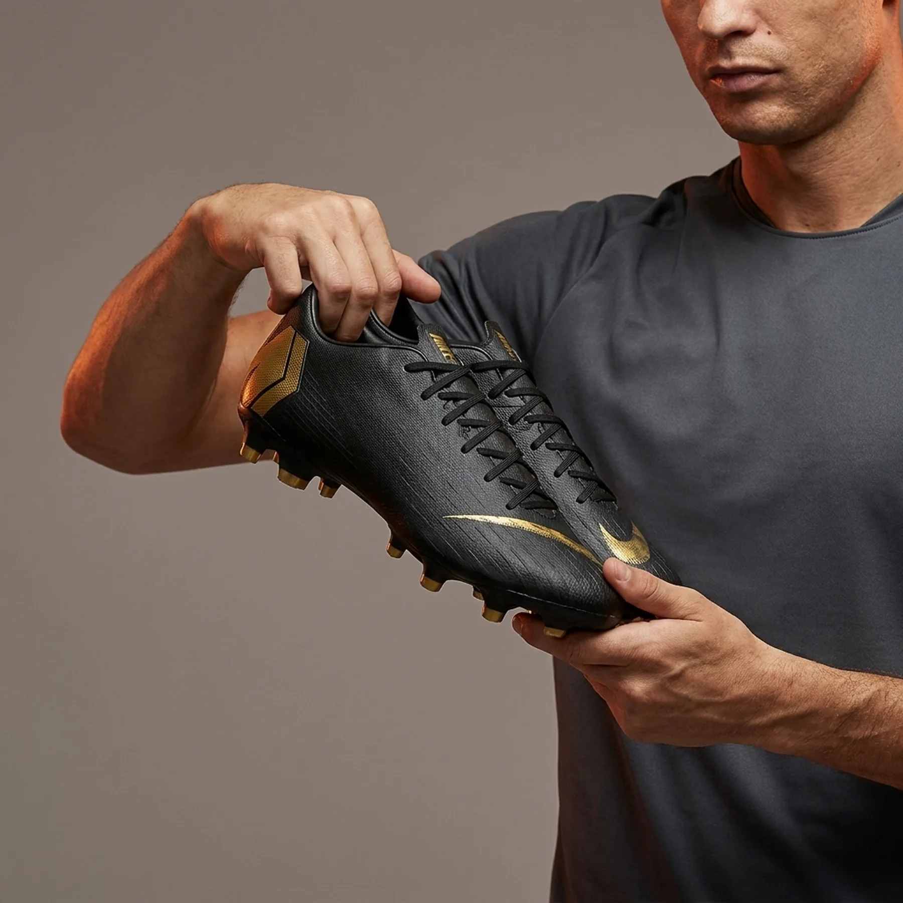 Бутси чоловічі Nike Mtlc Vivid Gold 077 (AH7375-077)
