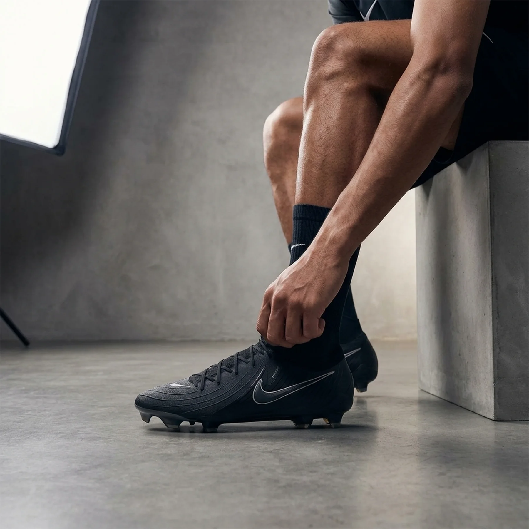 Бутси чоловічі Nike Phantoluna Ii Pro Fg (FJ2575-001)