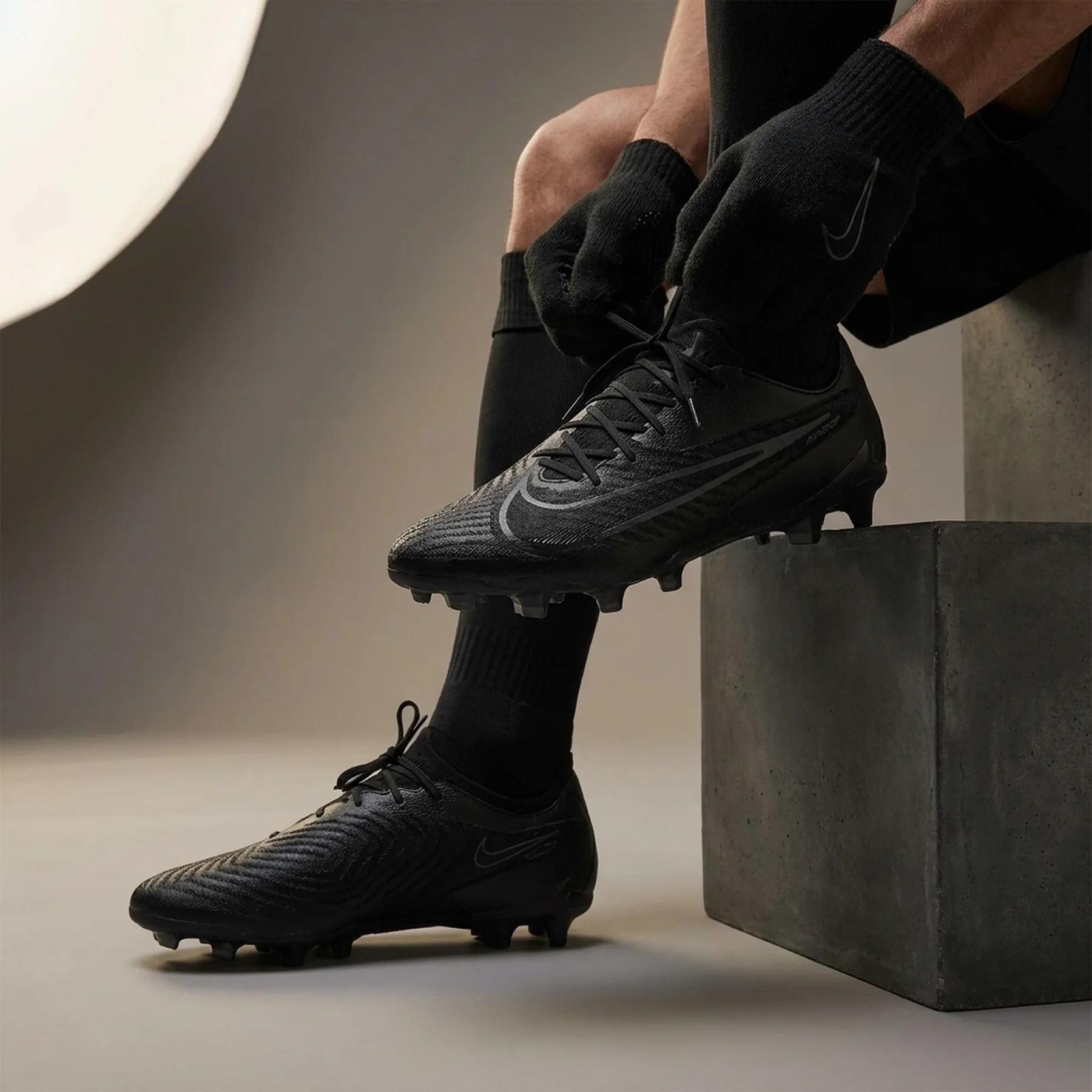 Бутси чоловічі Nike Phantom Gx 2 Club Mg (FJ2557-002)