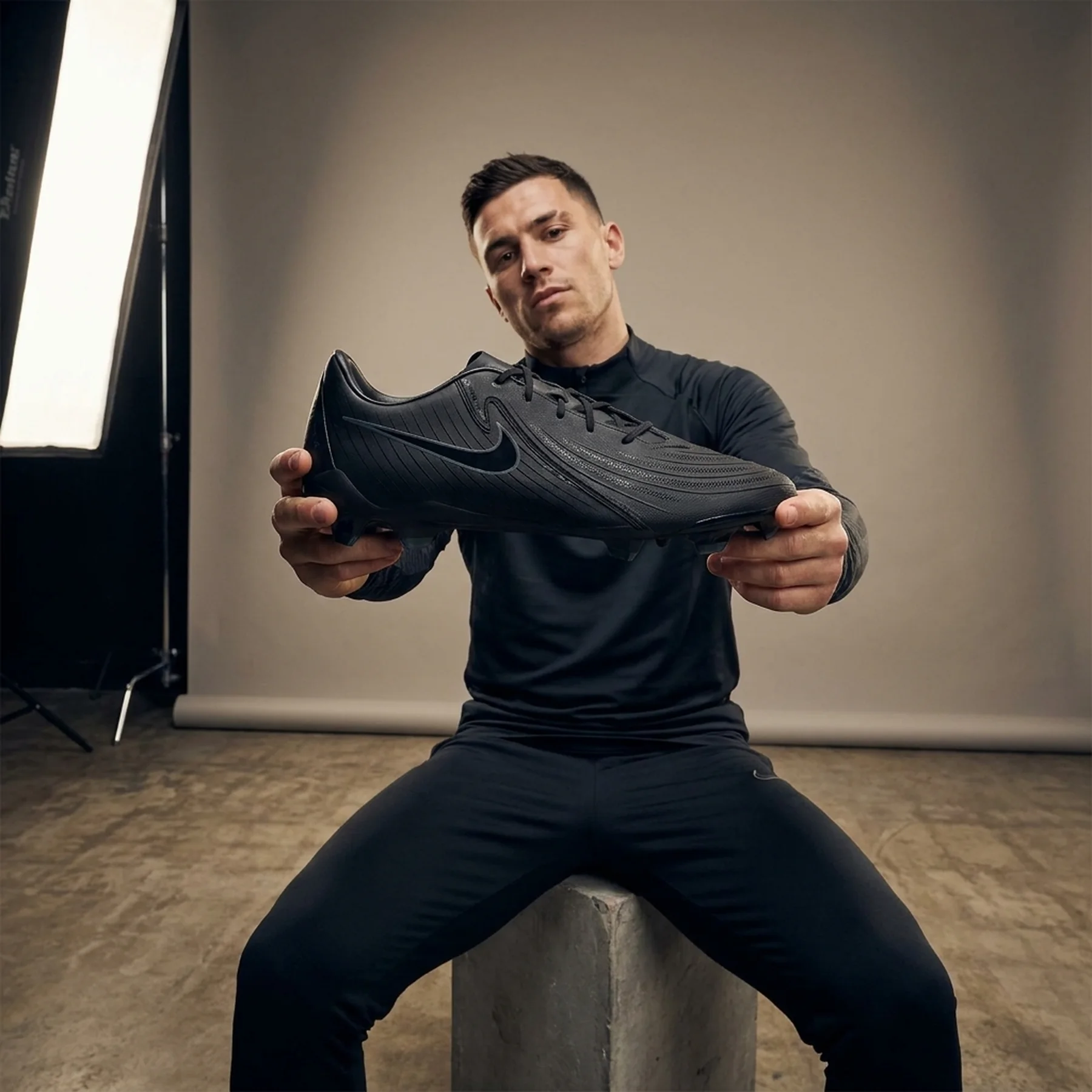 Бутси чоловічі Nike Phantom Gx Ii Academy (FD6723-002)