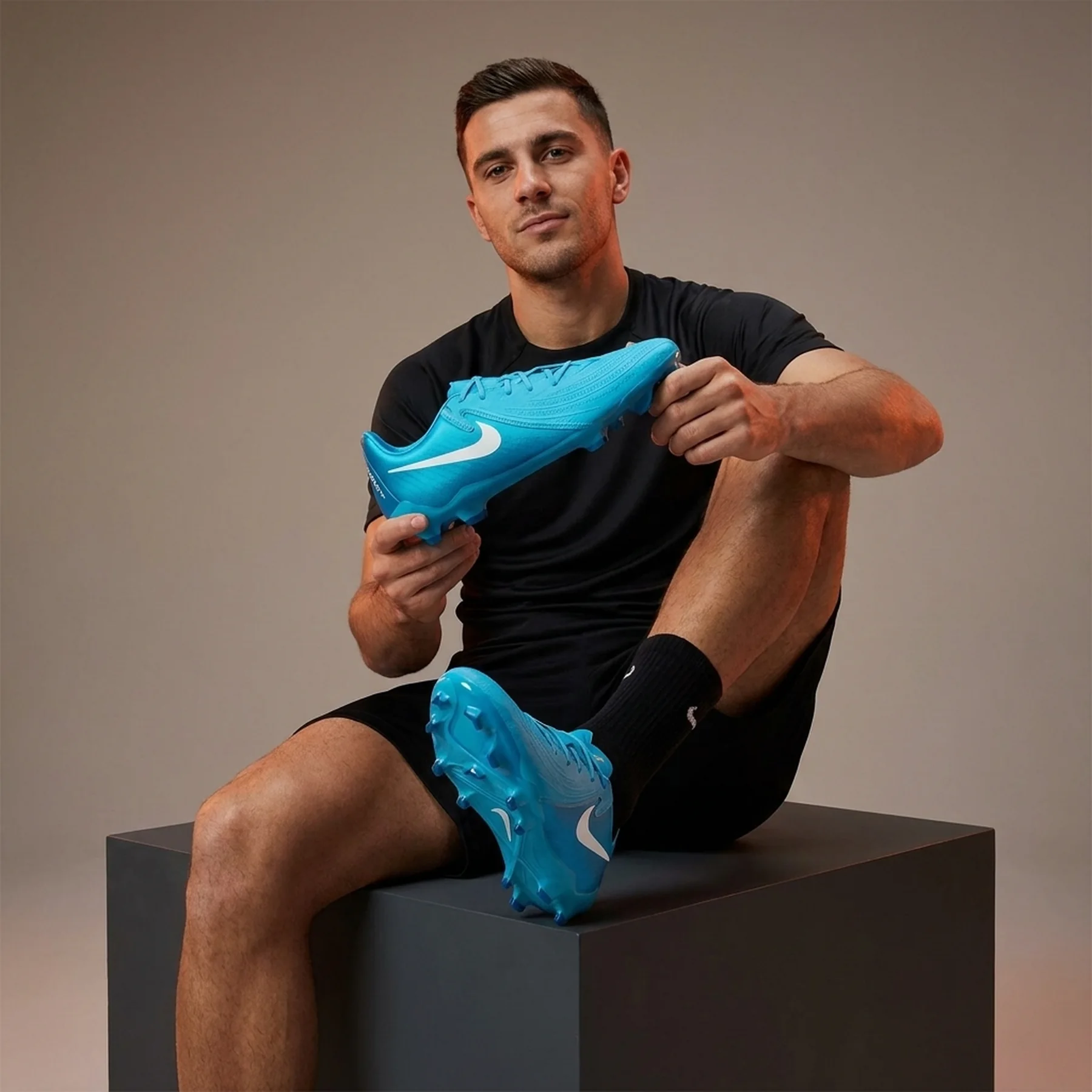 Бутси чоловічі Nike Phantom Gx Ii Academy Fg/Mg (FD6723-400)