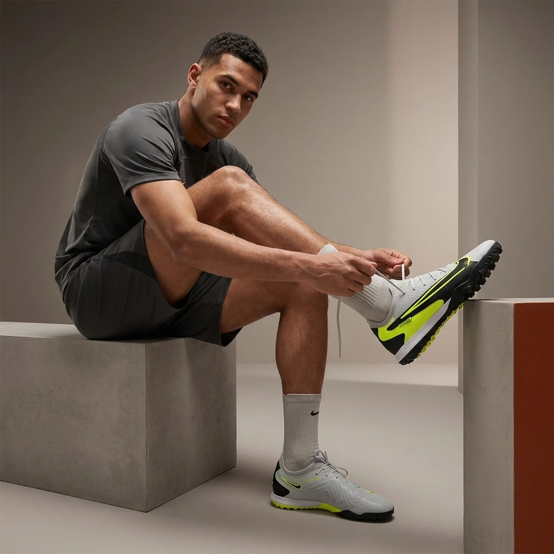 Бутси чоловічі Nike Phantom Gx Ii Academy Tf (FJ2577-003)