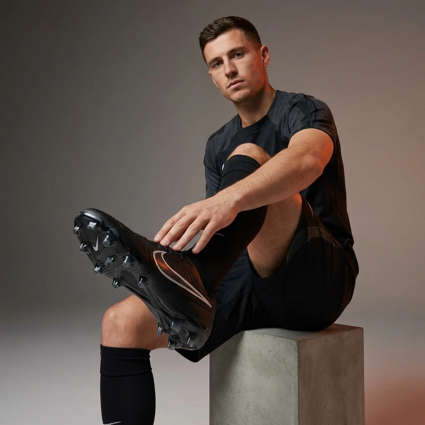 Бутси чоловічі Nike Phantom Luna Ii Academy Fg/Mg (FD6725-001)
