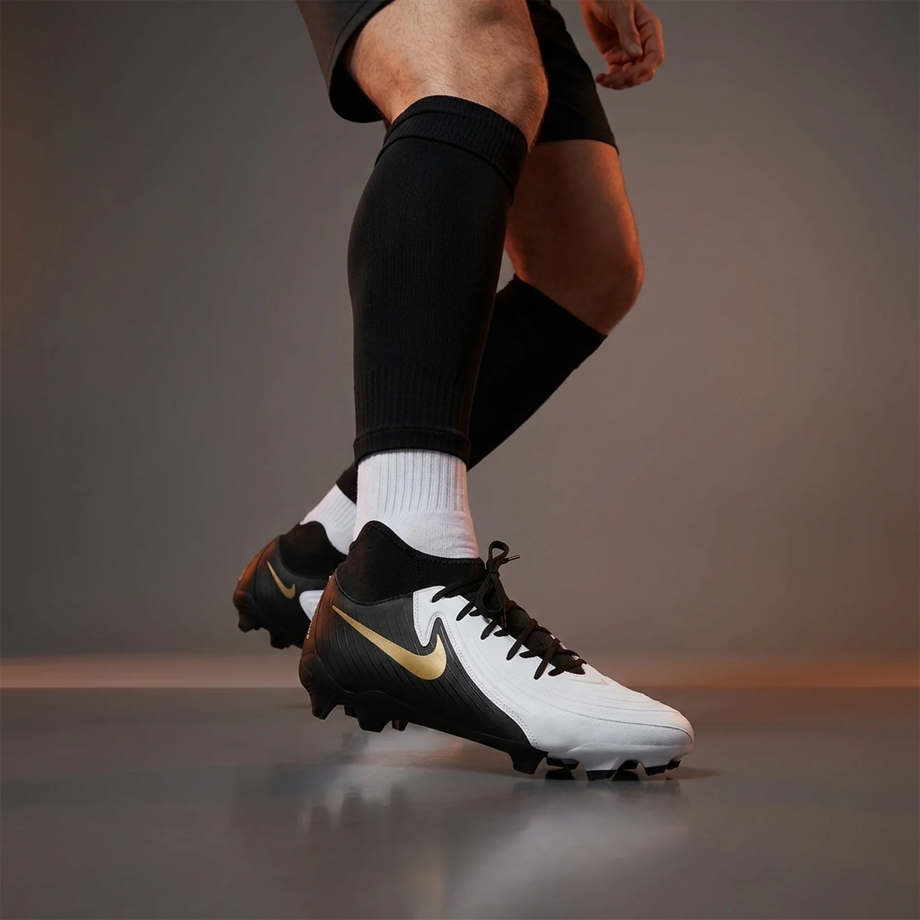 Бутси чоловічі Nike Phantom Luna Ii Academy Fg/Mg (FD6725-100)